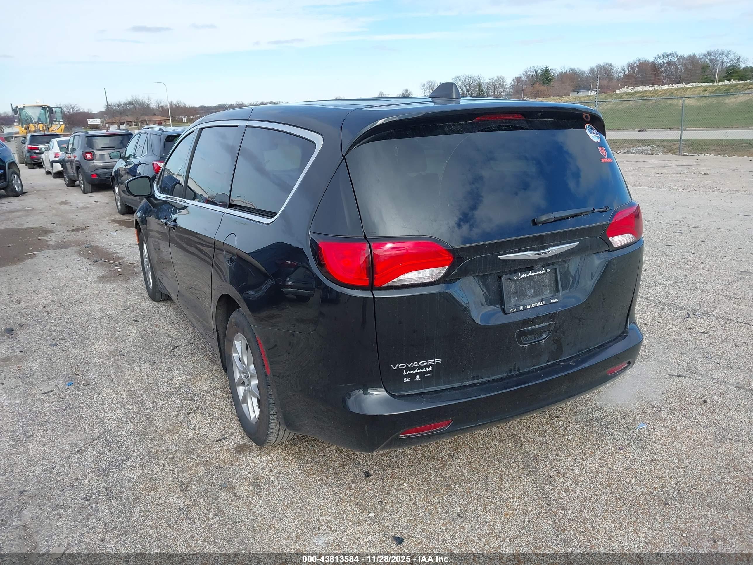CHRYSLER VOYAGER image 3