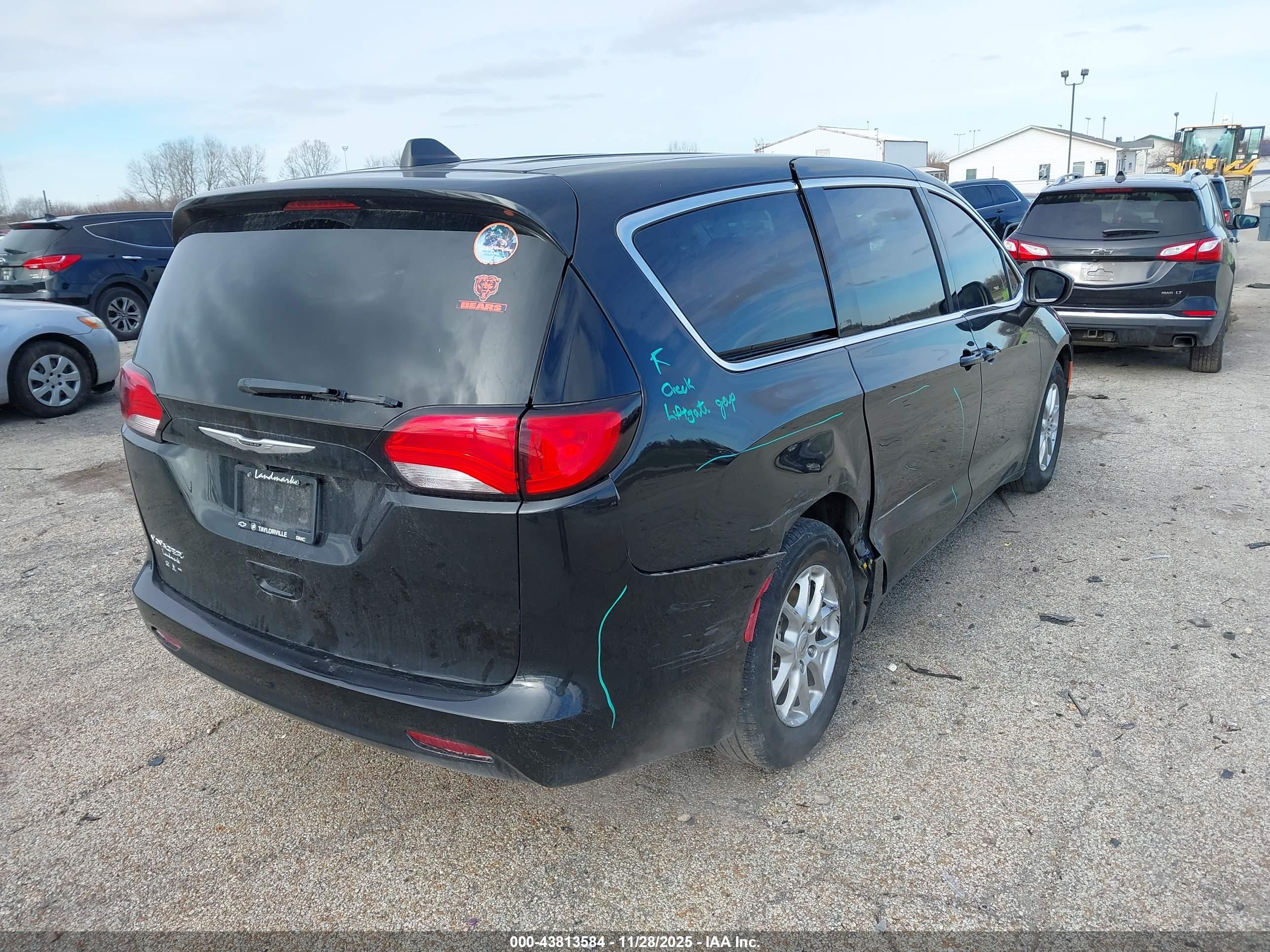 CHRYSLER VOYAGER image 4