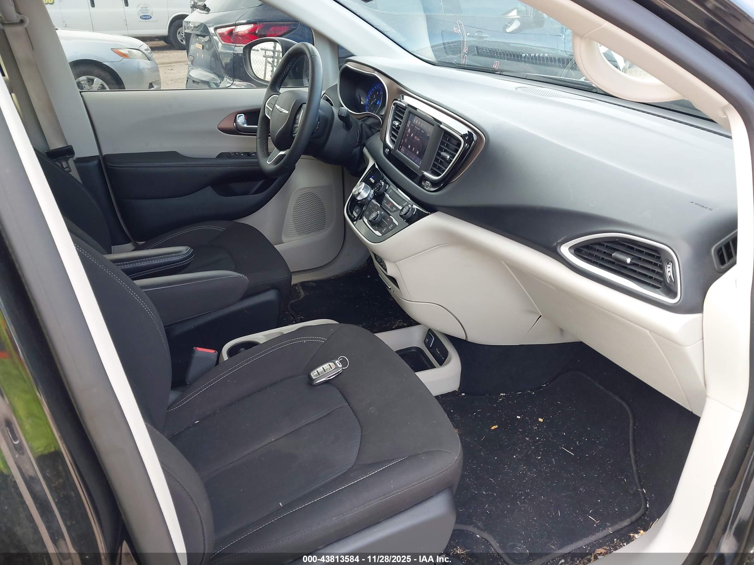 CHRYSLER VOYAGER image 5