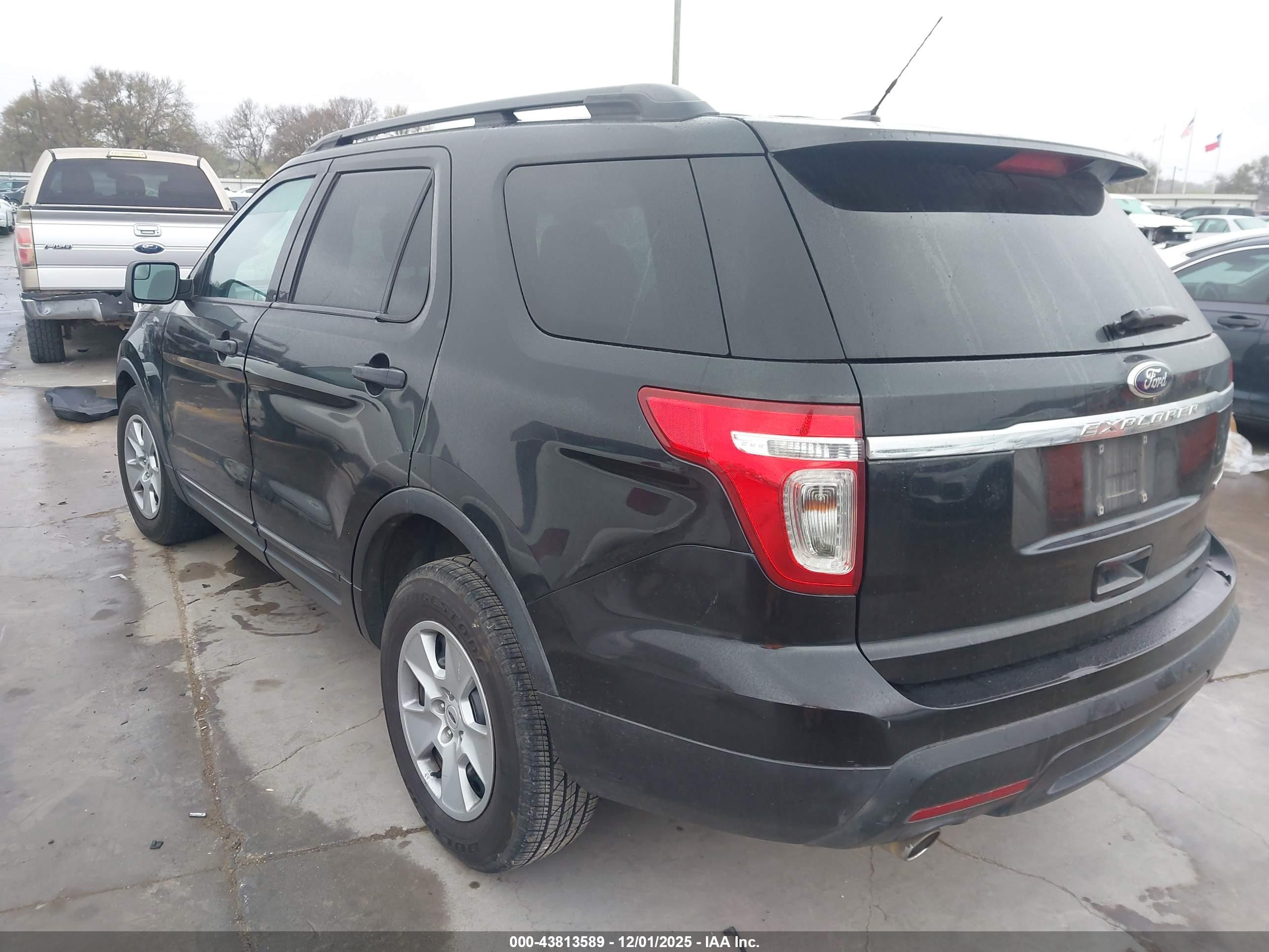 FORD EXPLORER image 3