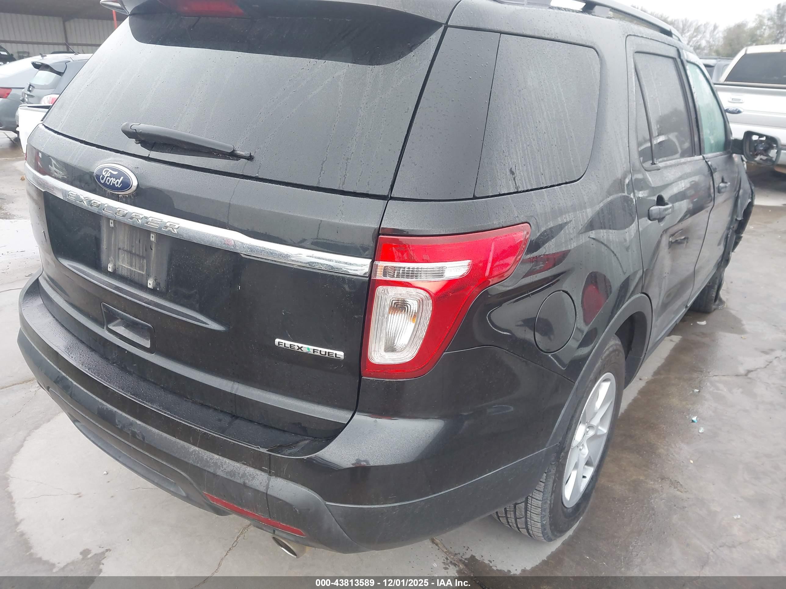 FORD EXPLORER image 4