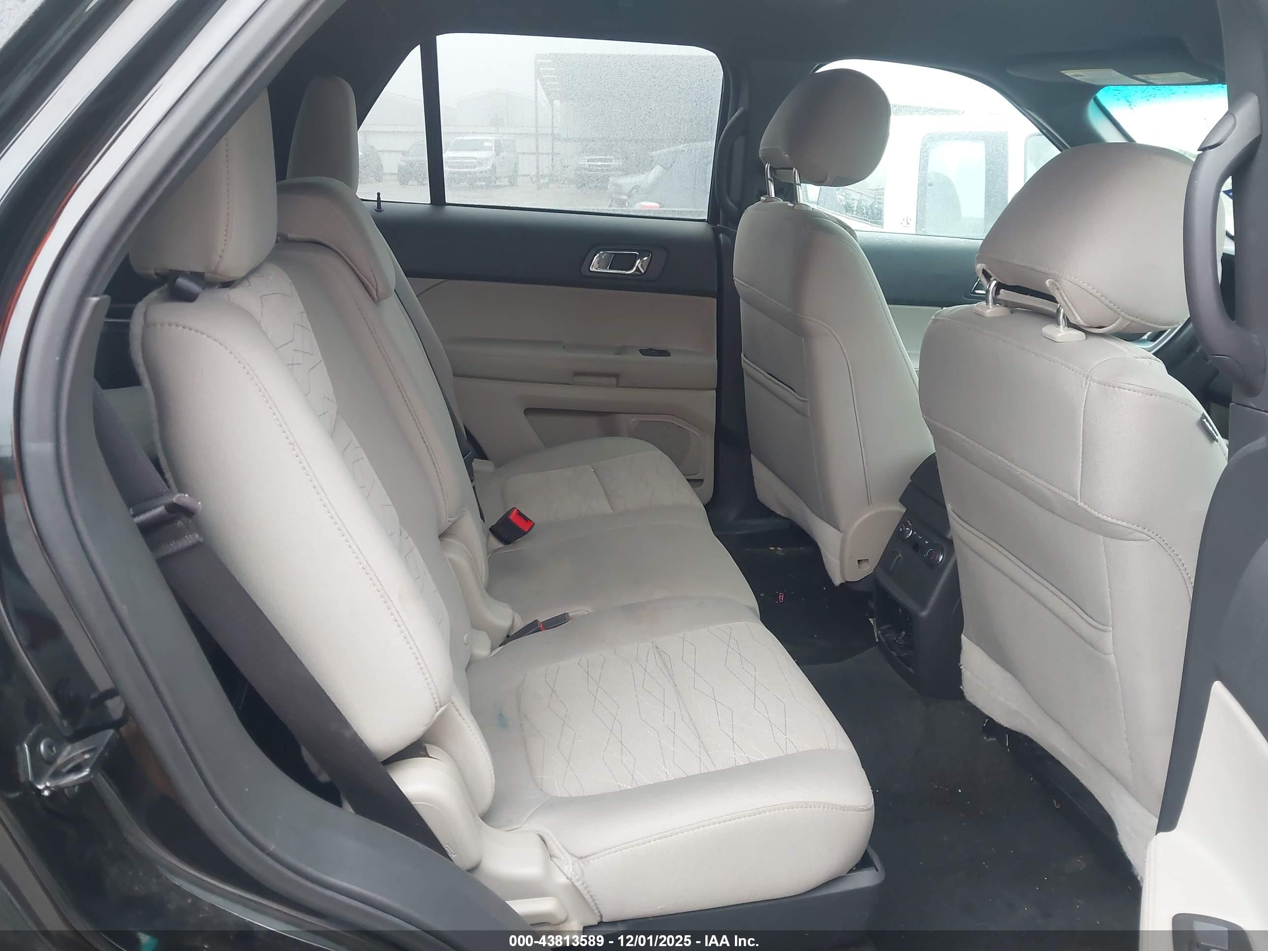 FORD EXPLORER image 8
