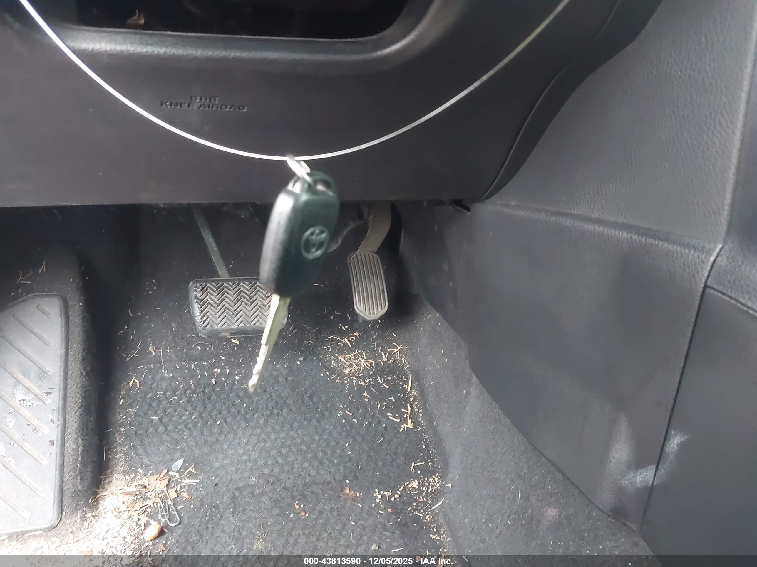 TOYOTA COROLLA image 11