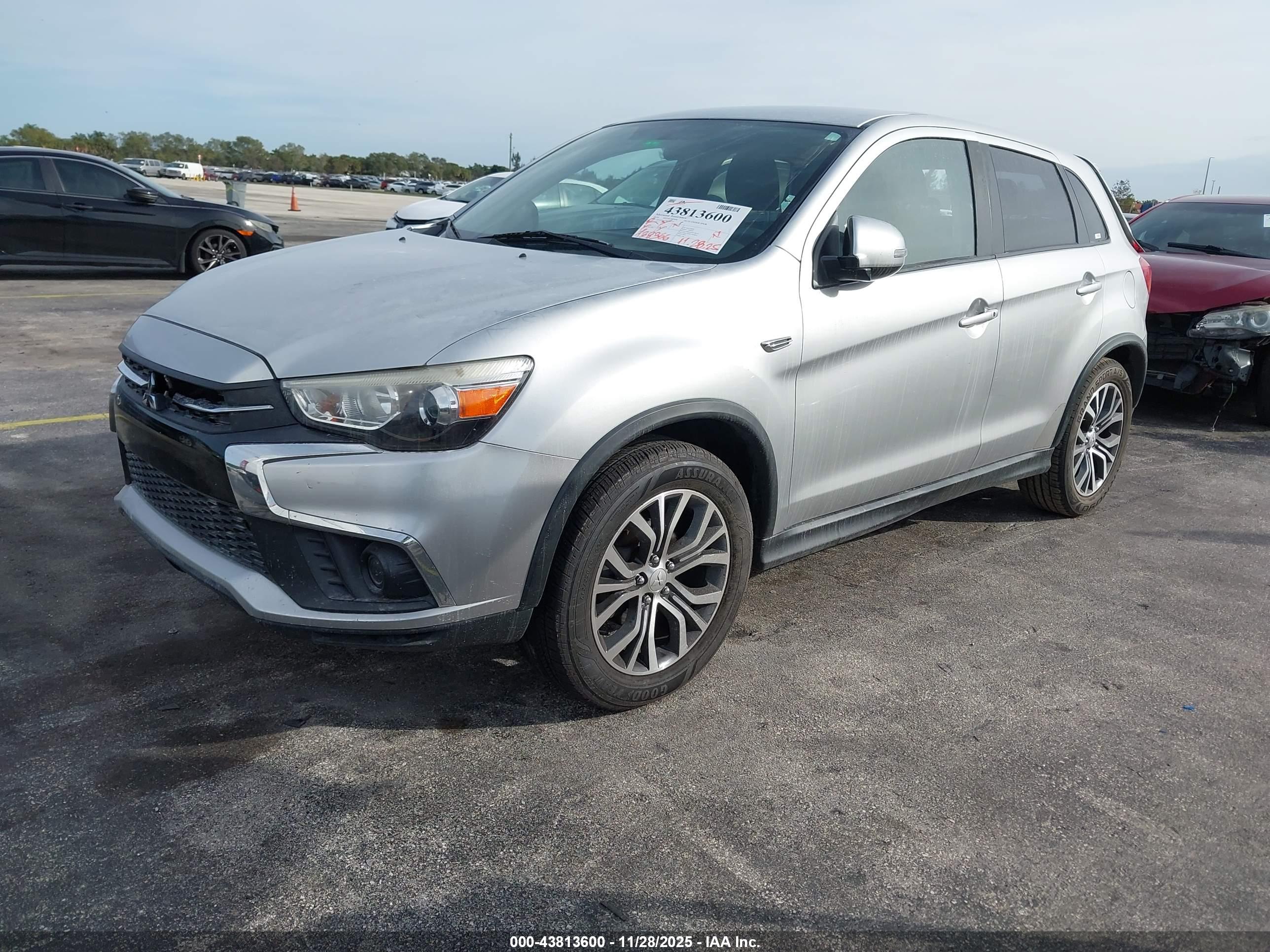 MITSUBISHI OUTLANDER image 2