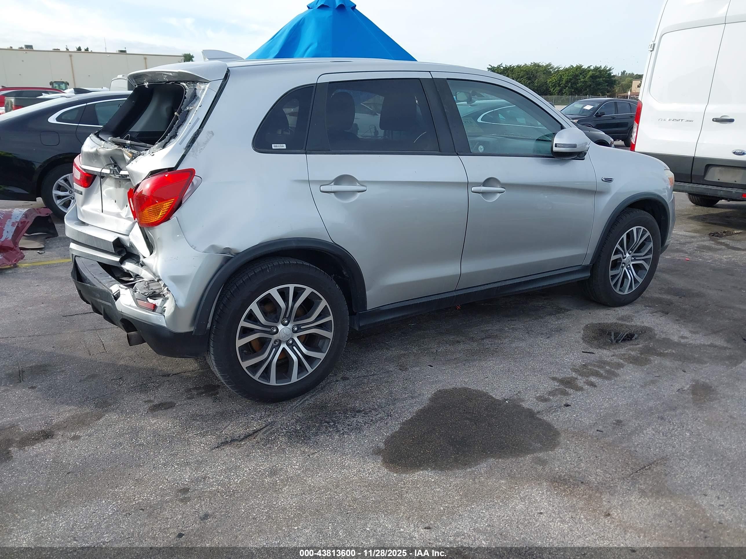 MITSUBISHI OUTLANDER image 4