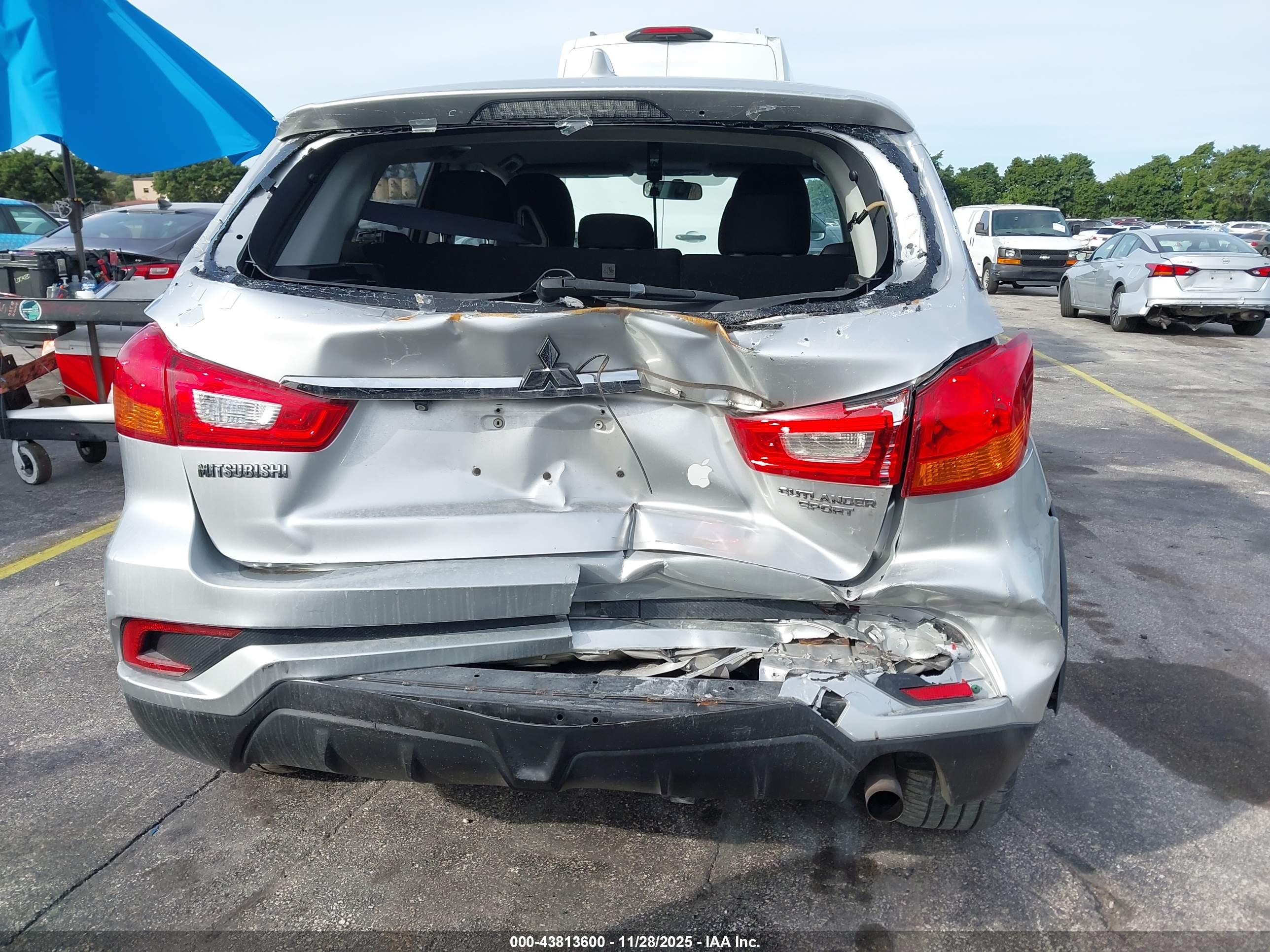 MITSUBISHI OUTLANDER image 6