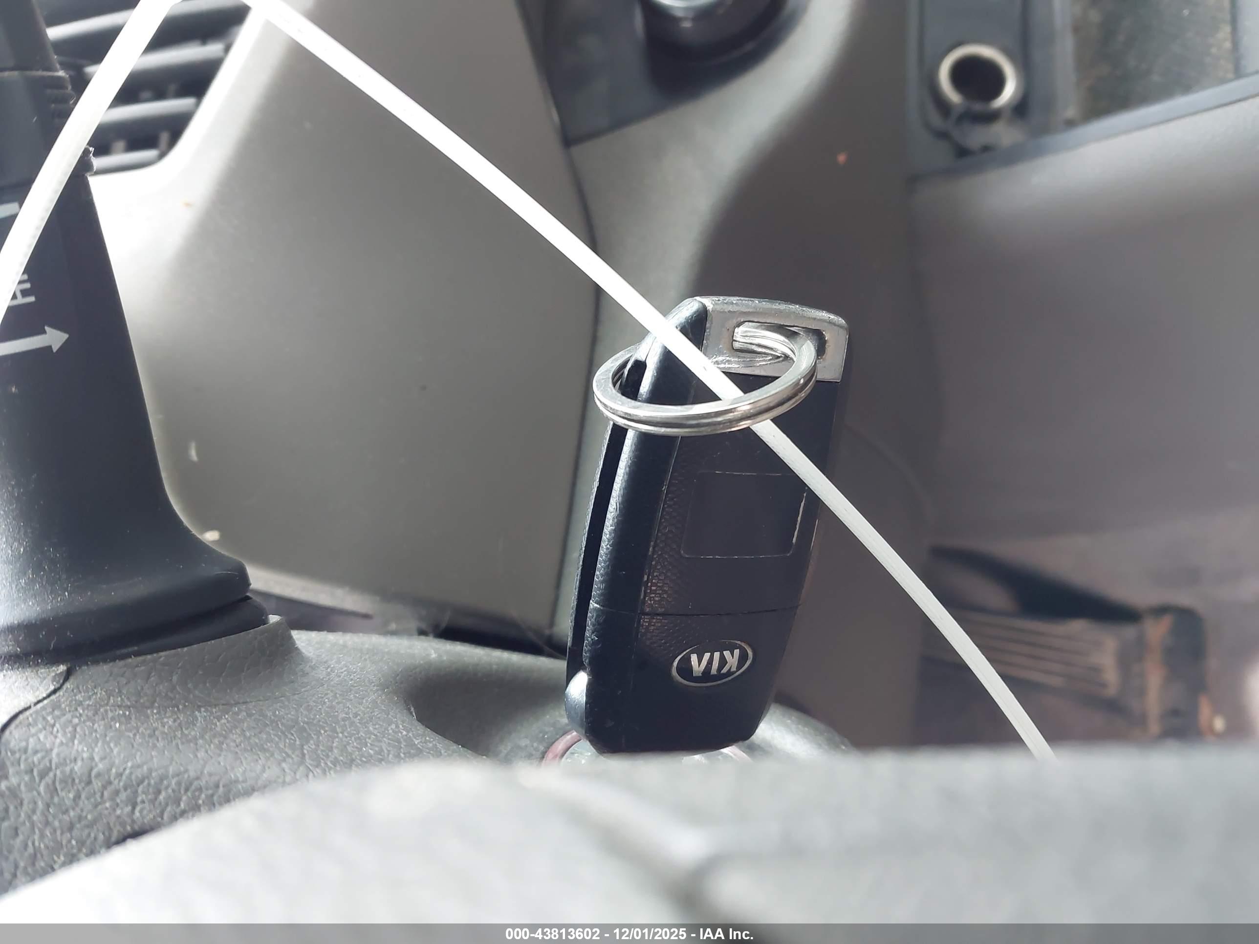 KIA SPORTAGE image 11