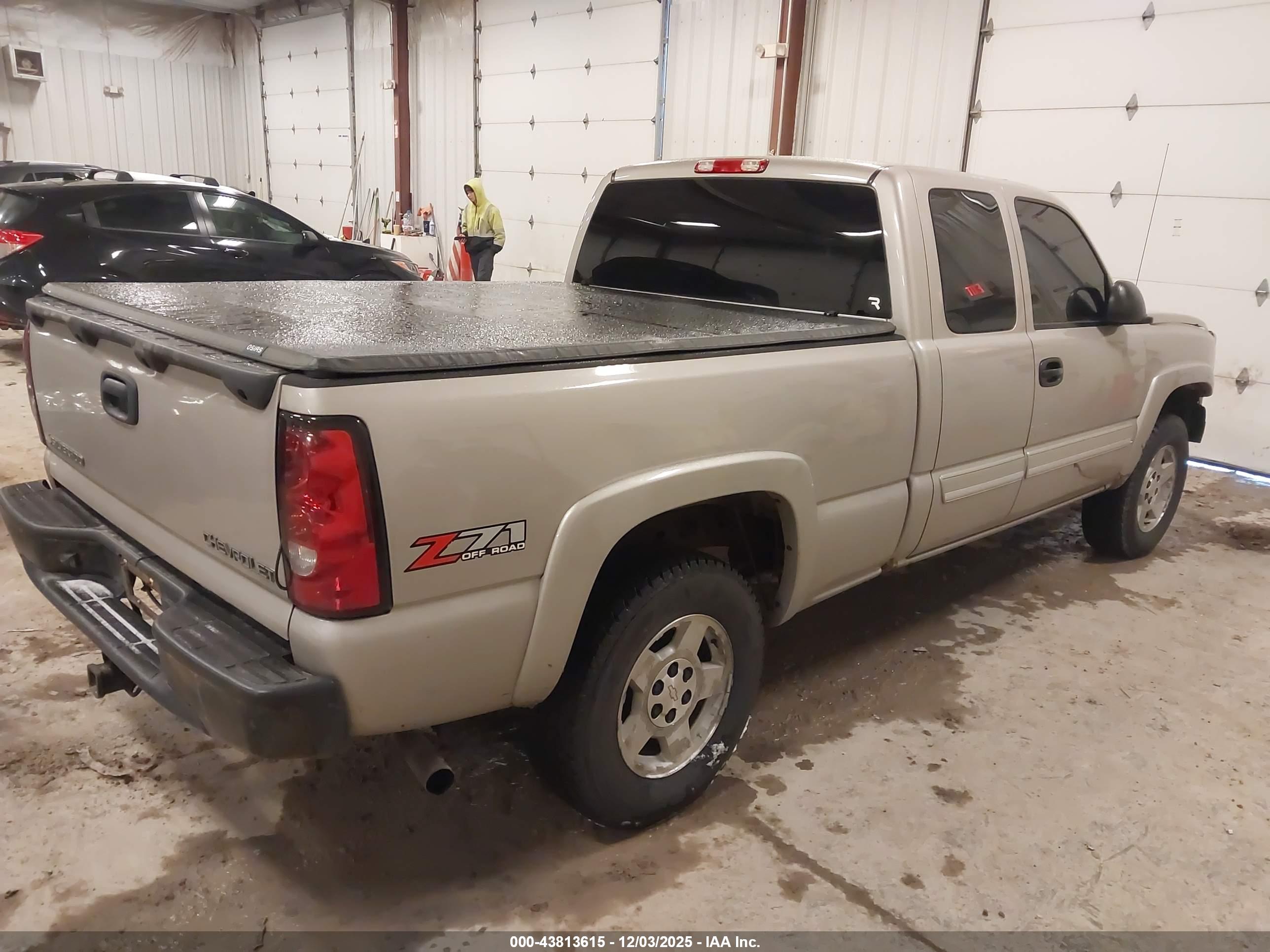 CHEVROLET SILVERADO image 4