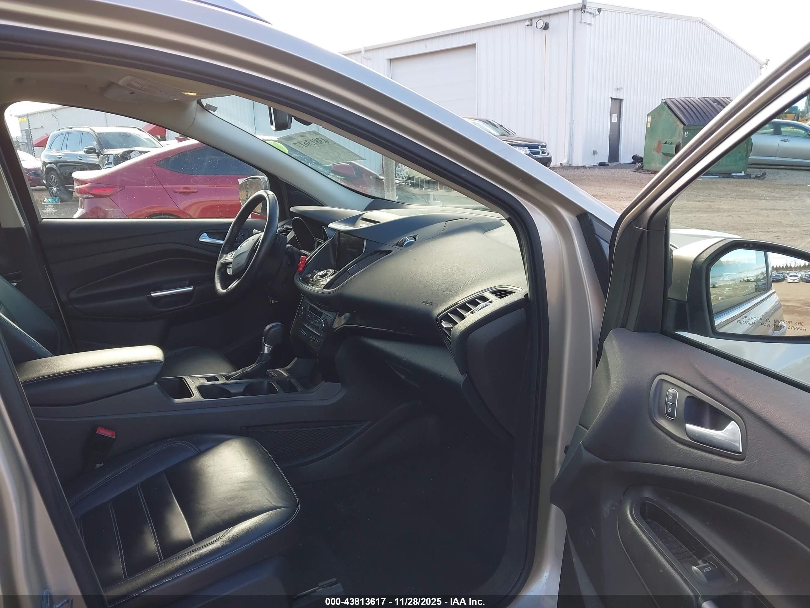 FORD ESCAPE image 5