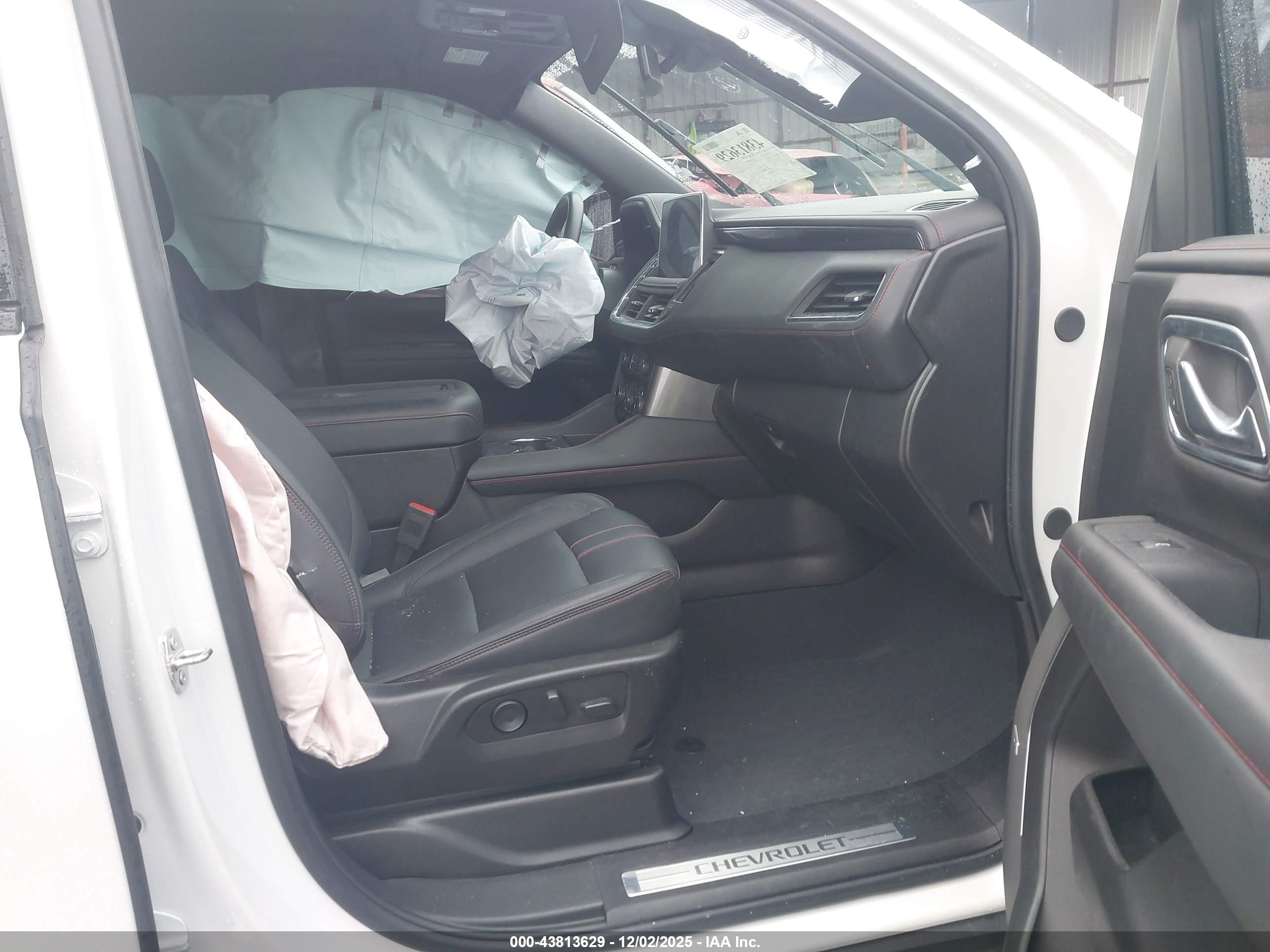 CHEVROLET SUBURBAN image 5