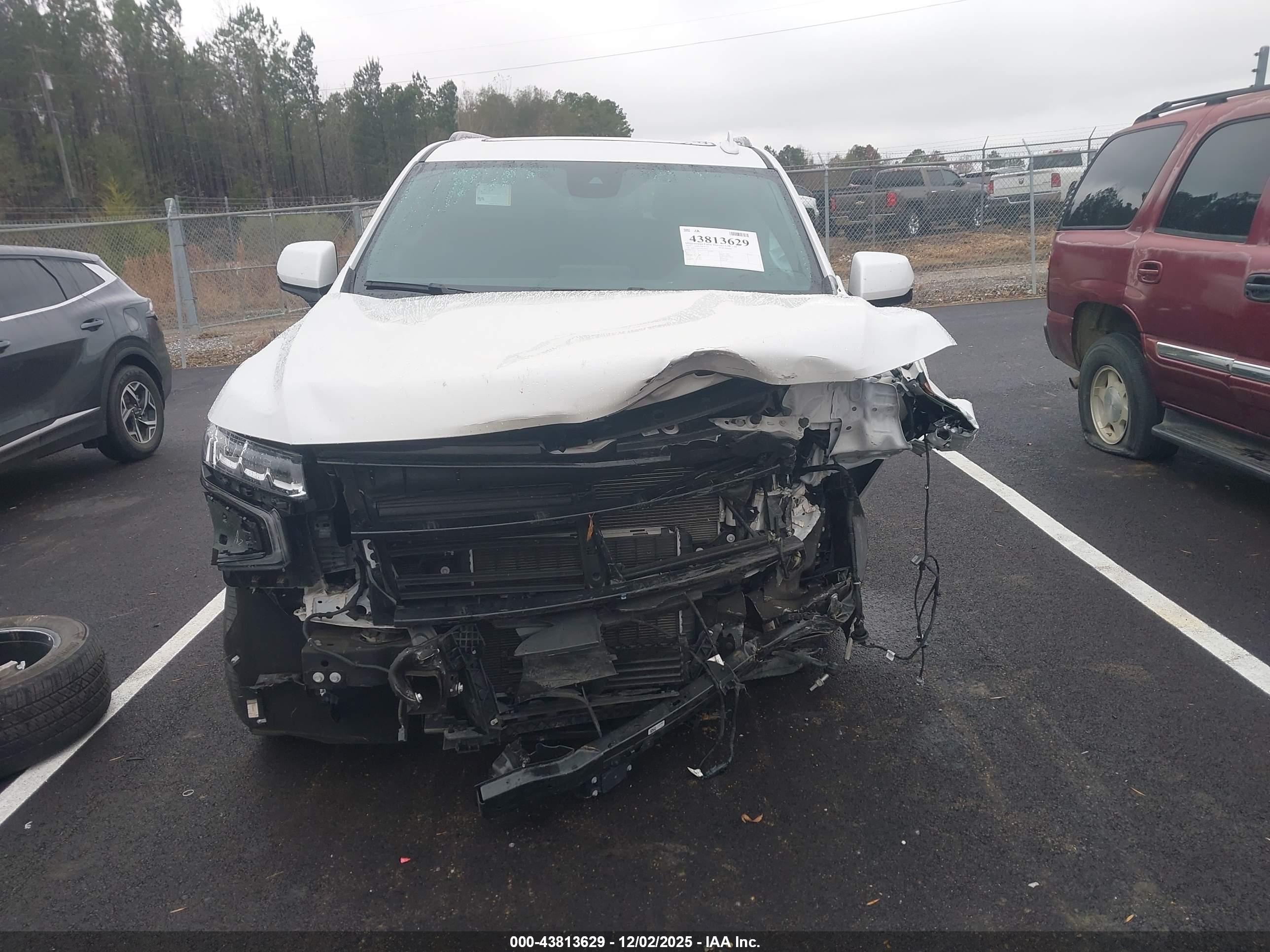 CHEVROLET SUBURBAN image 6