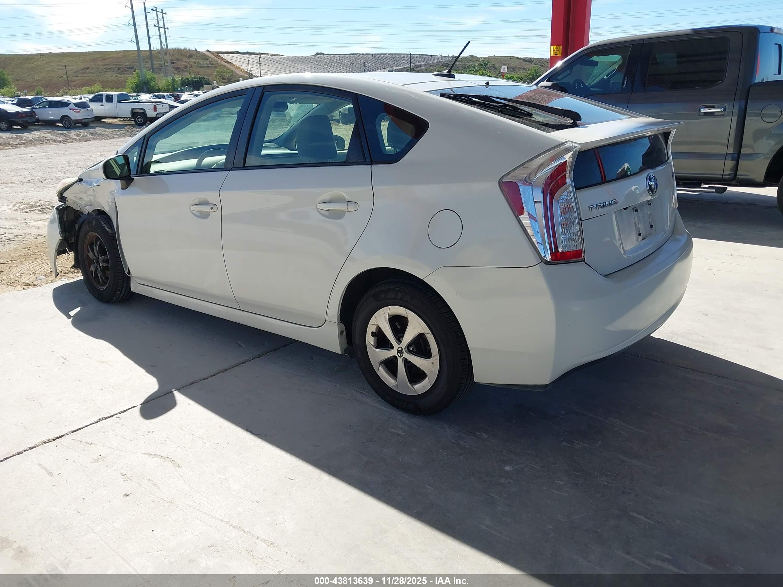 TOYOTA PRIUS image 3