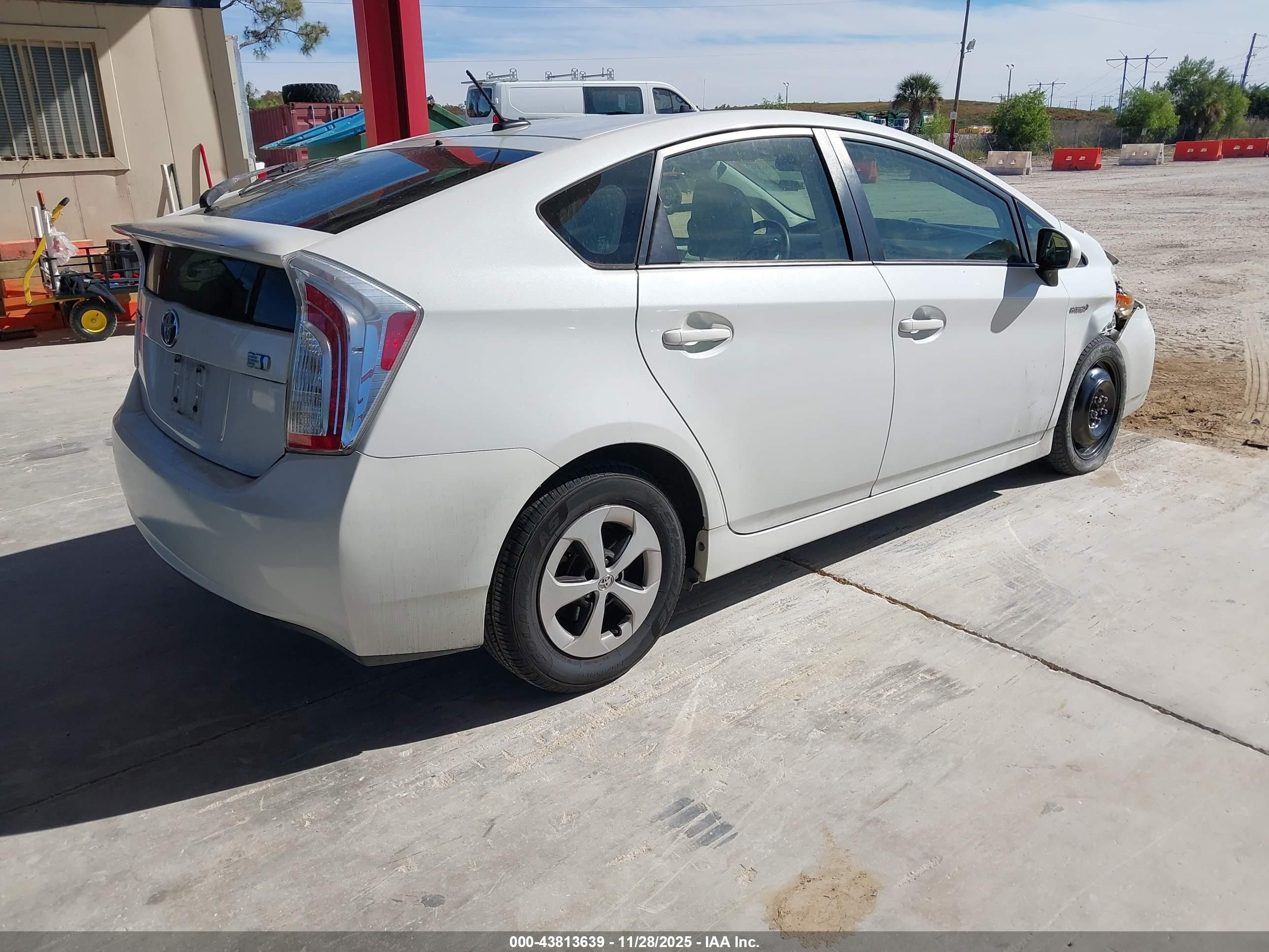 TOYOTA PRIUS image 4