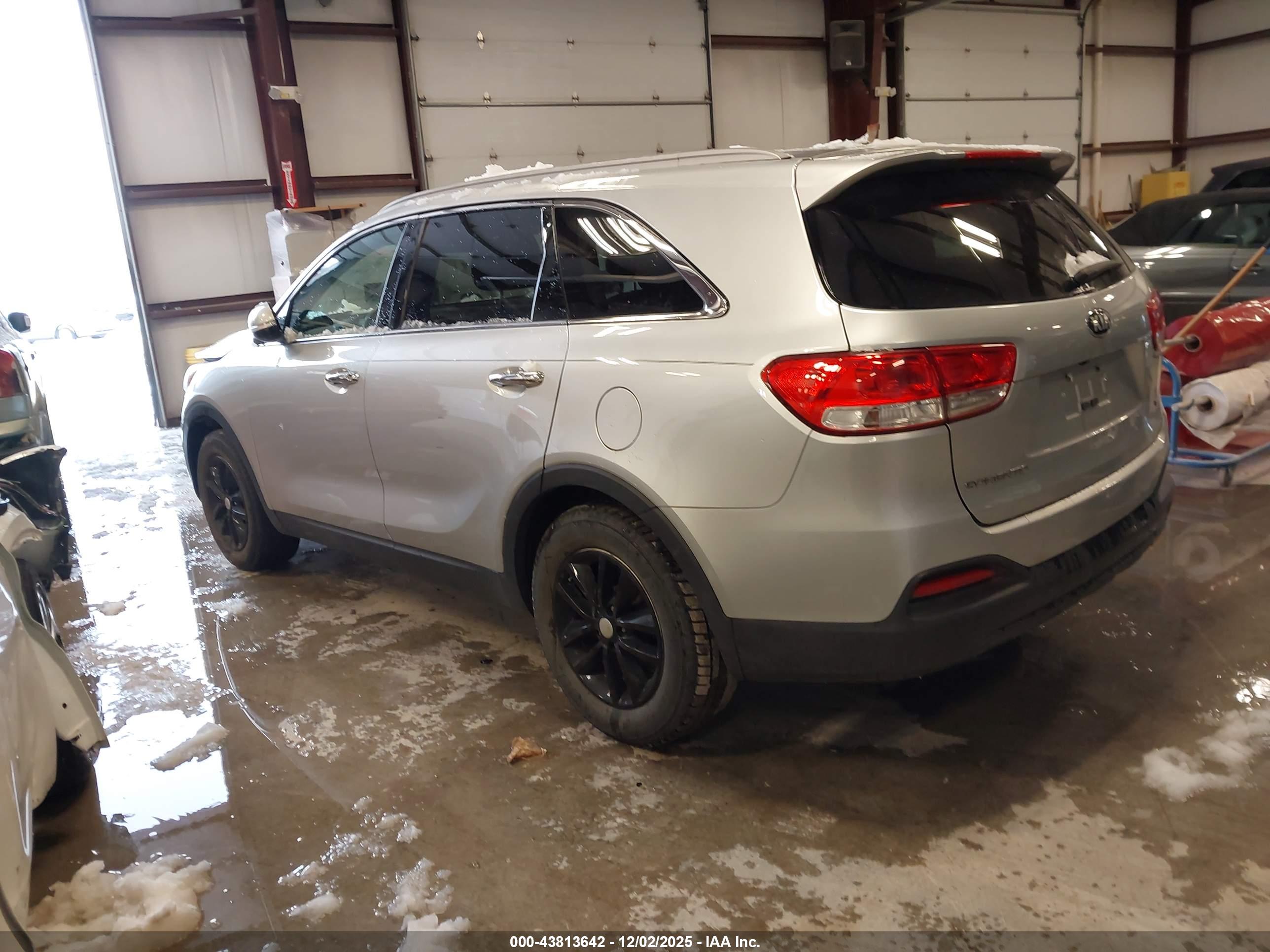 KIA SORENTO image 3