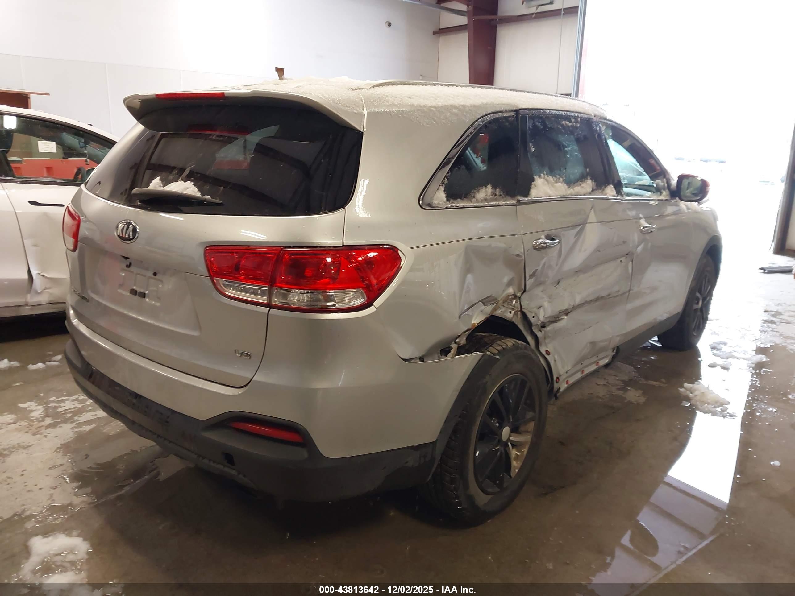 KIA SORENTO image 4