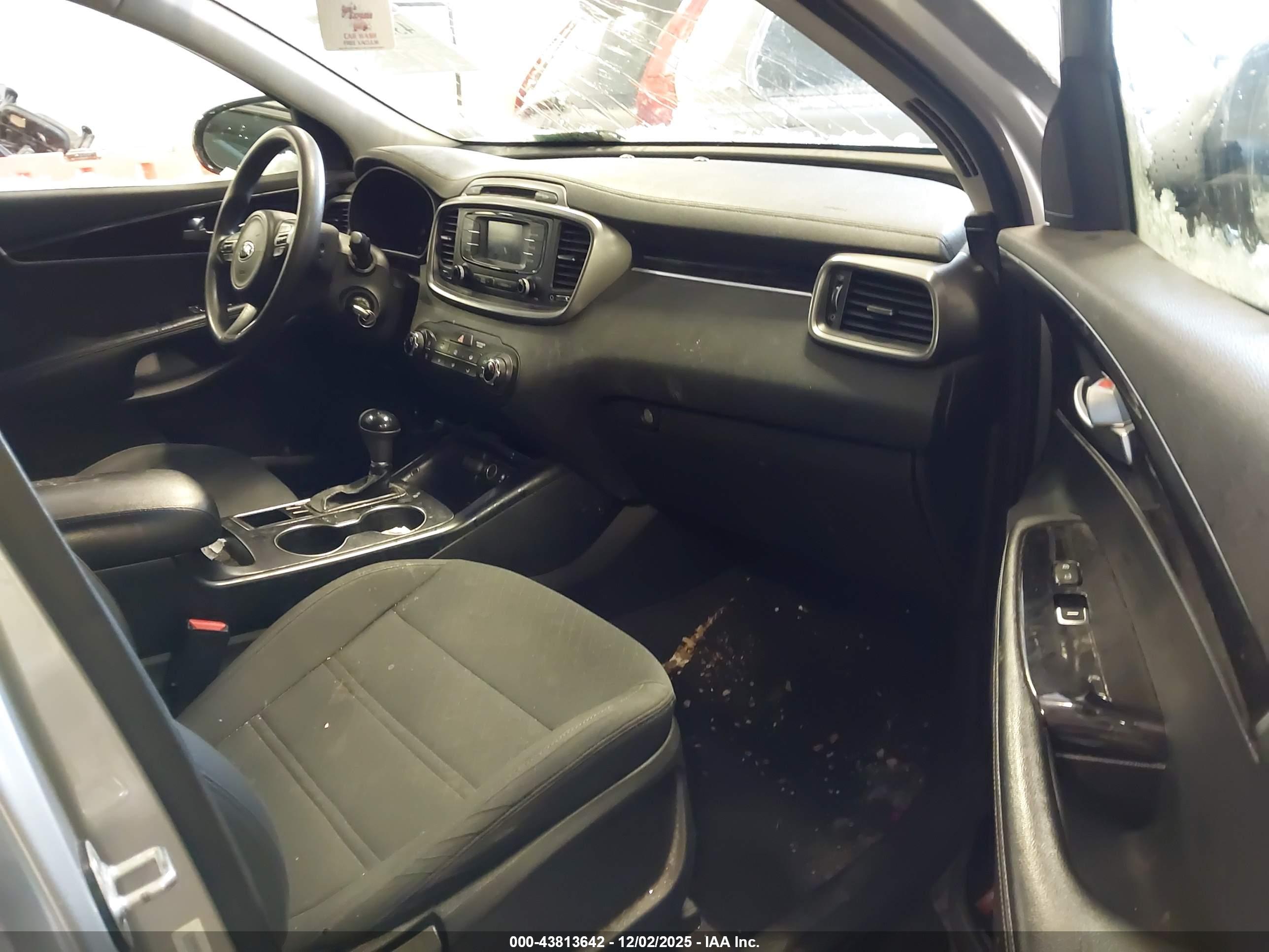 KIA SORENTO image 5