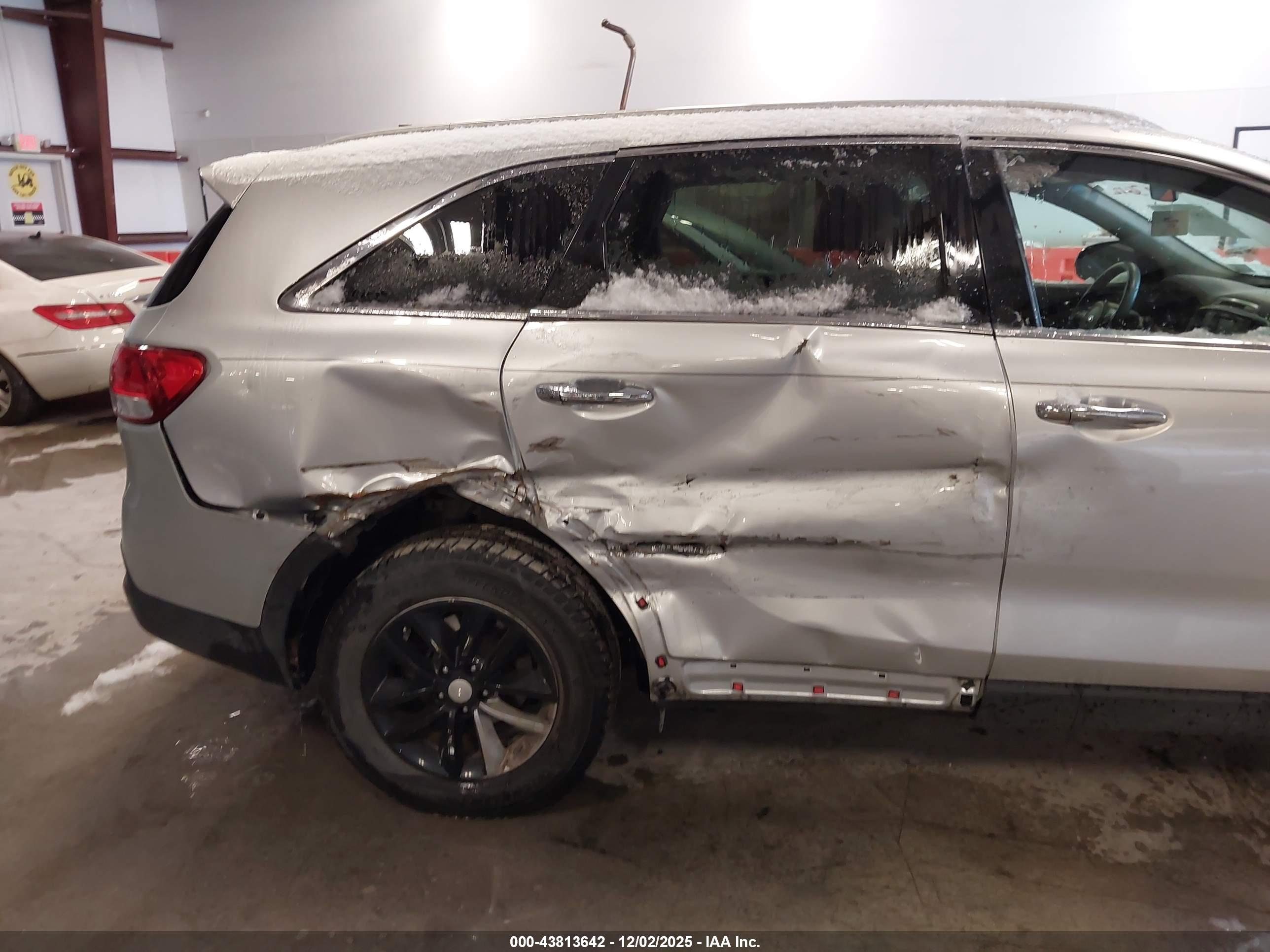 KIA SORENTO image 6