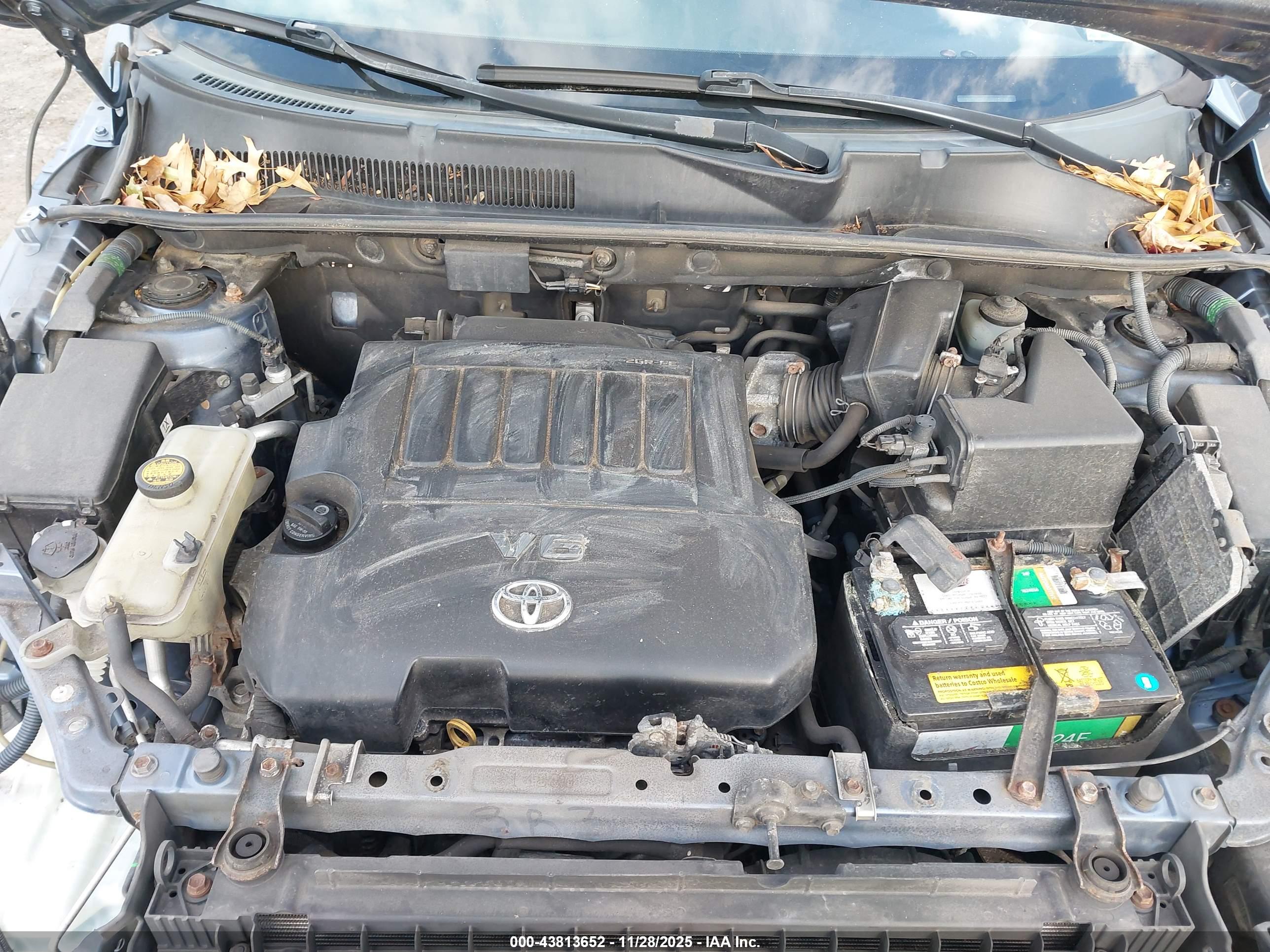 TOYOTA RAV4 image 10