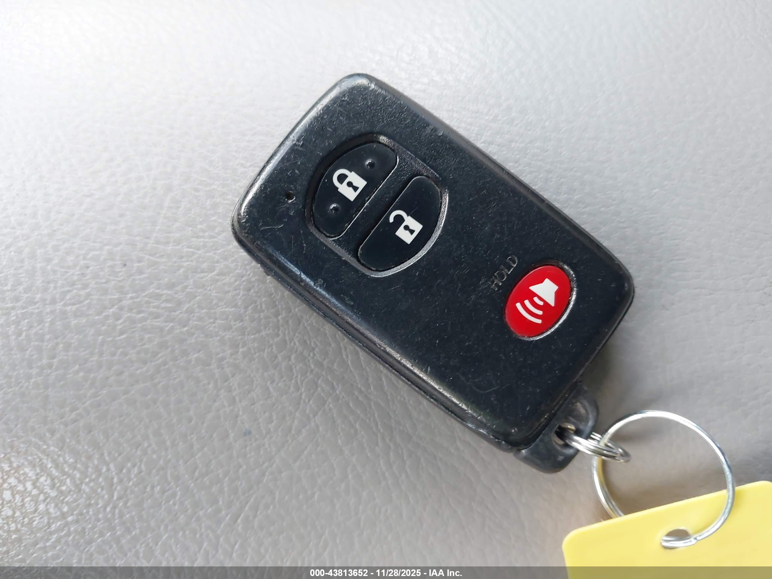 TOYOTA RAV4 image 11