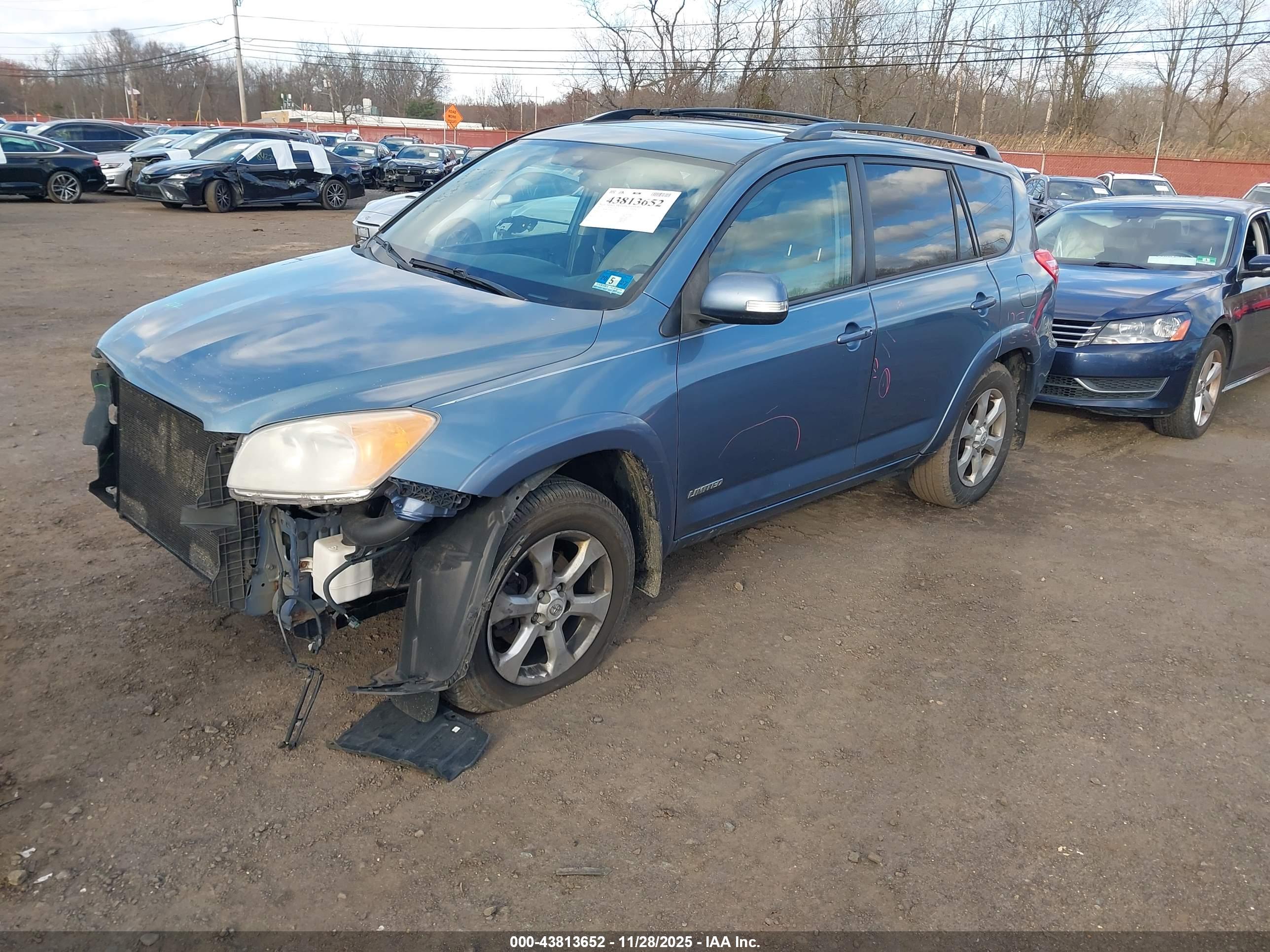 TOYOTA RAV4 image 2