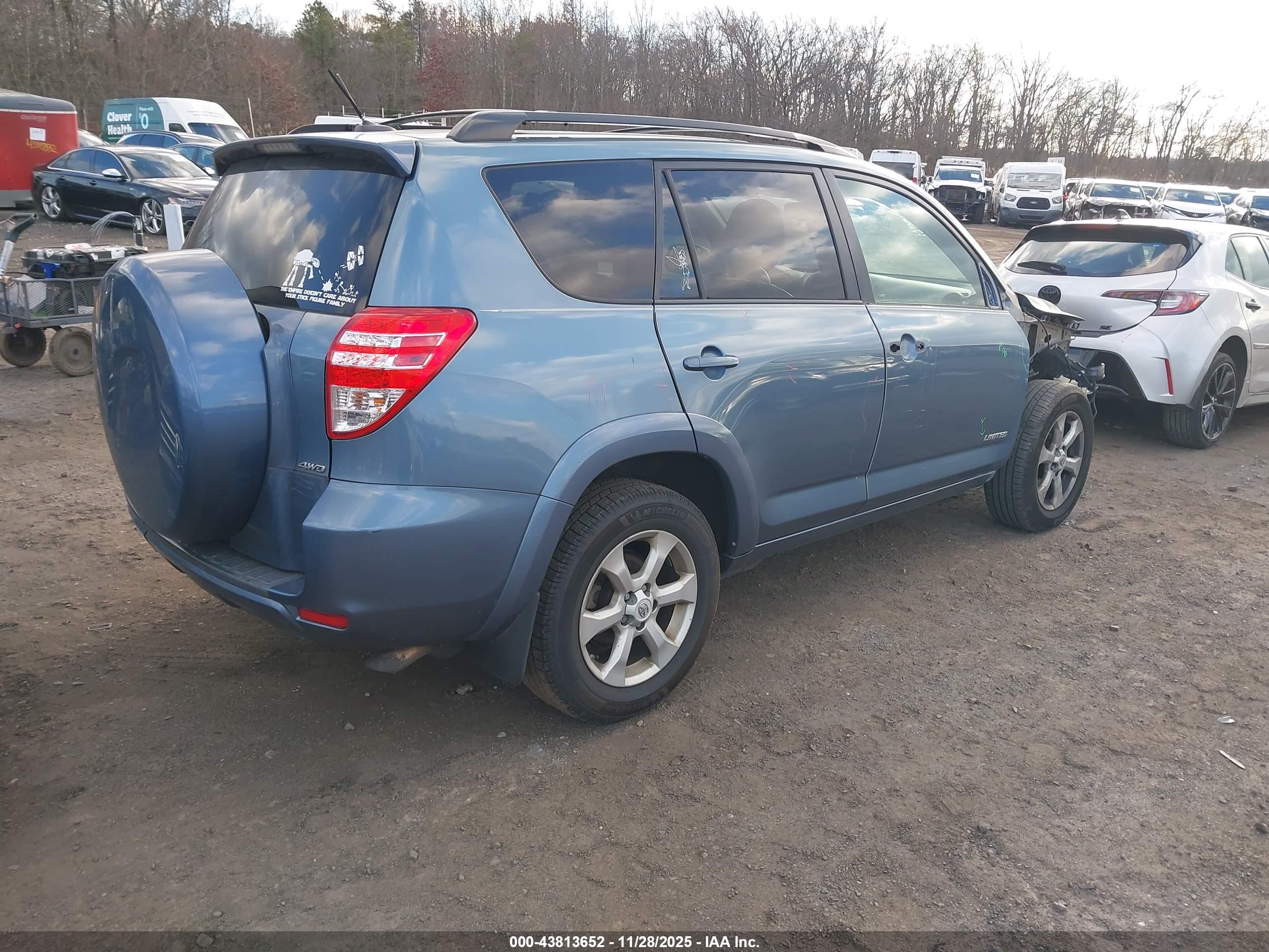 TOYOTA RAV4 image 4