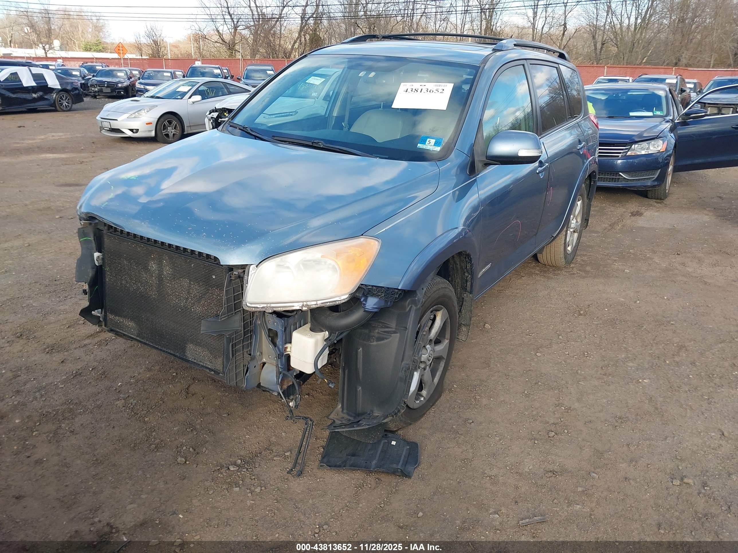 TOYOTA RAV4 image 6