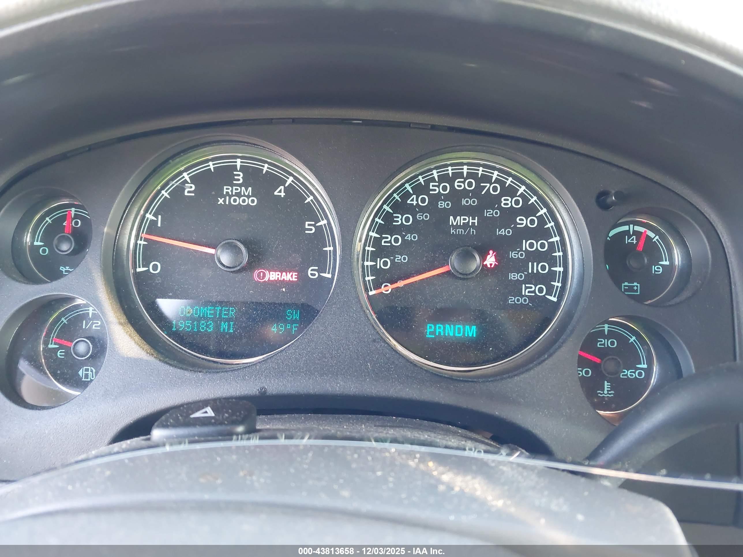 CHEVROLET SUBURBAN image 7