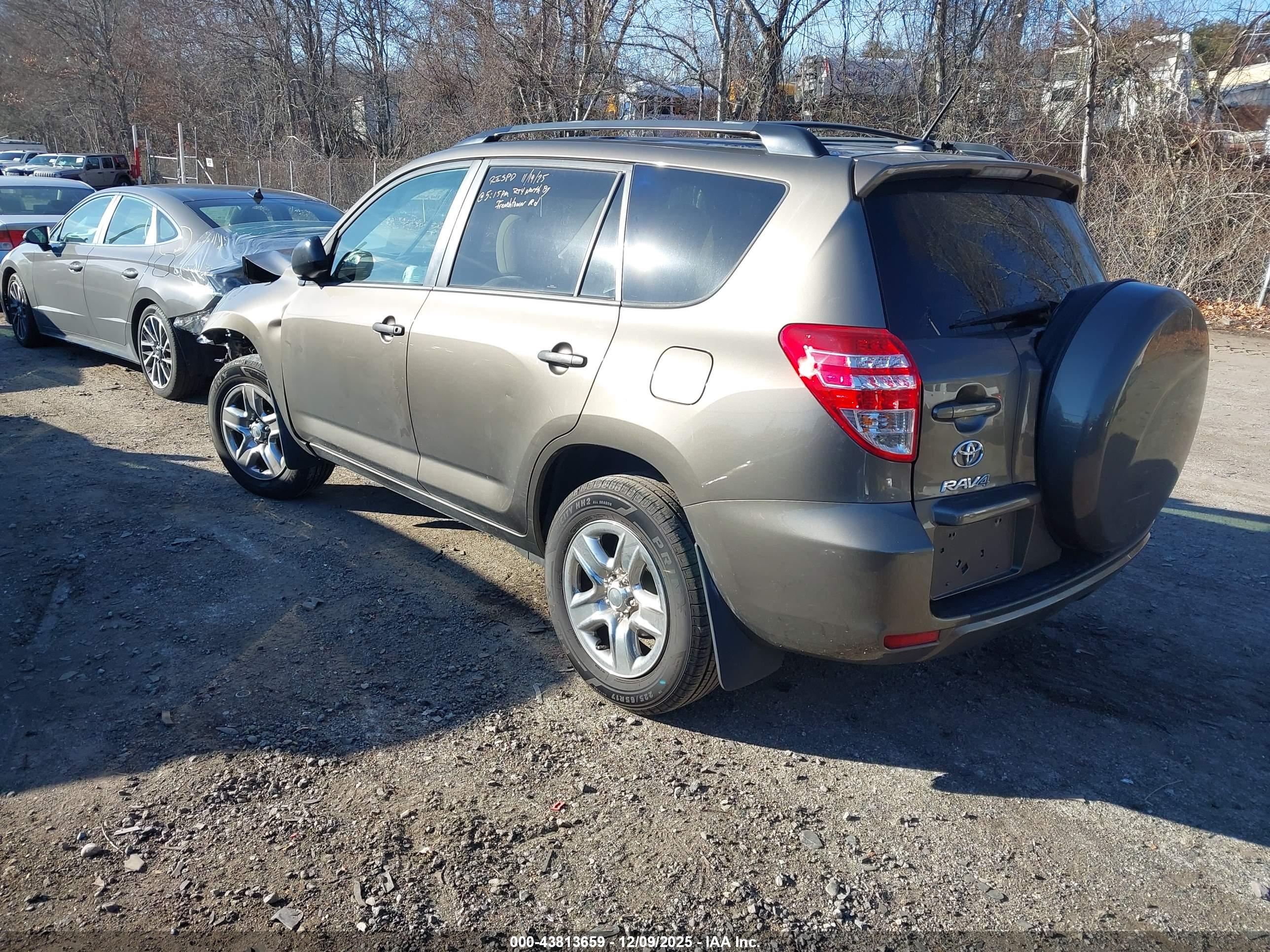 TOYOTA RAV4 image 3