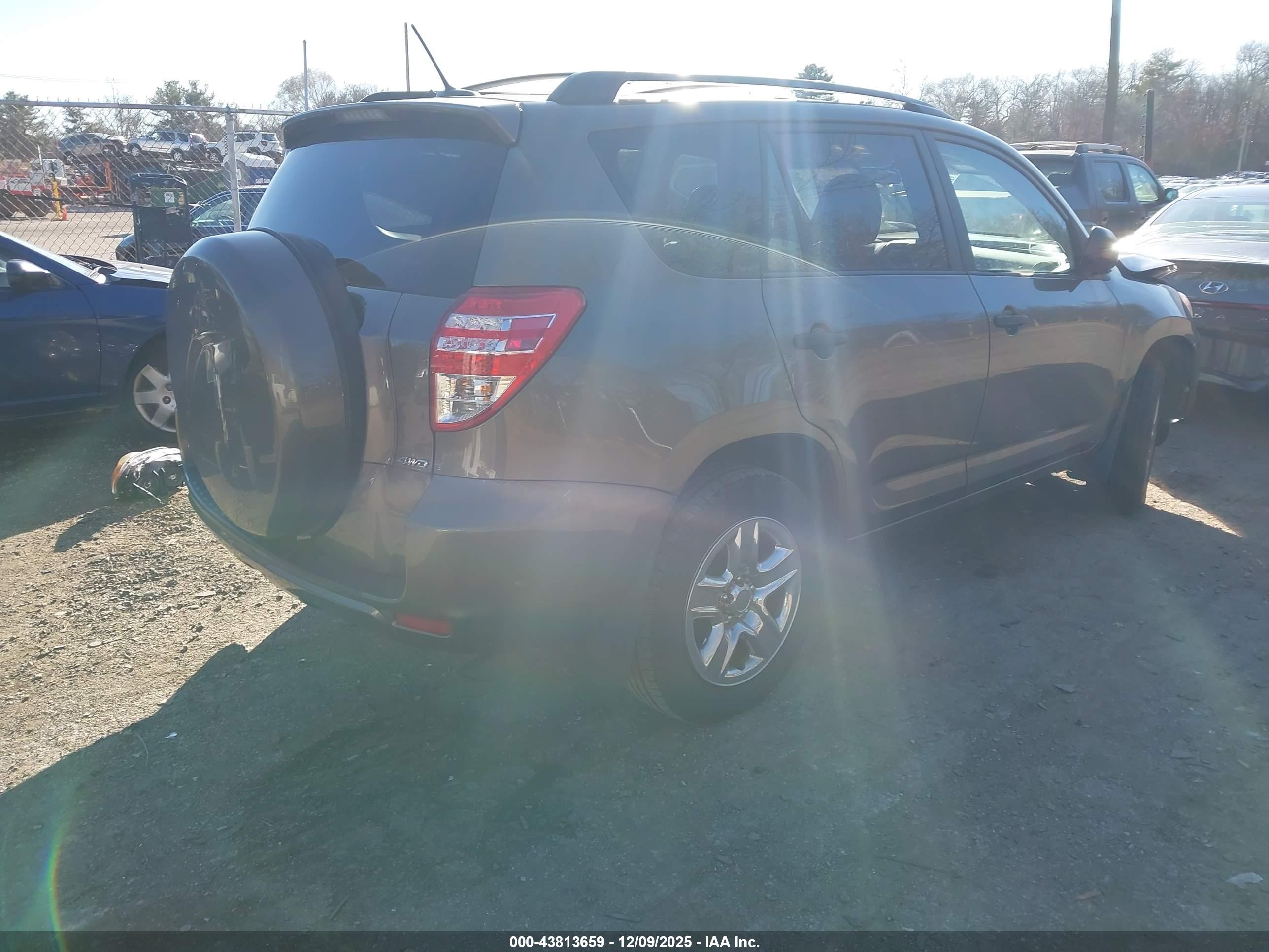 TOYOTA RAV4 image 4