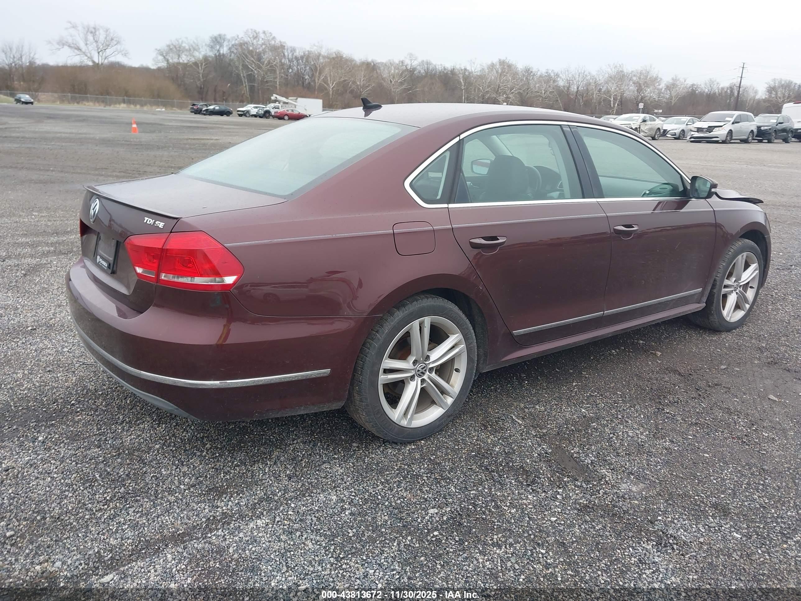 VOLKSWAGEN PASSAT image 4