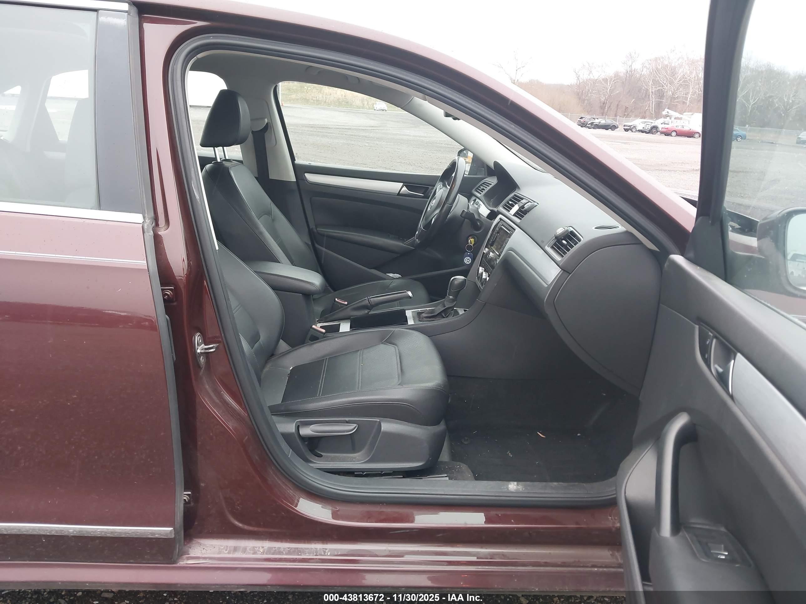 VOLKSWAGEN PASSAT image 5