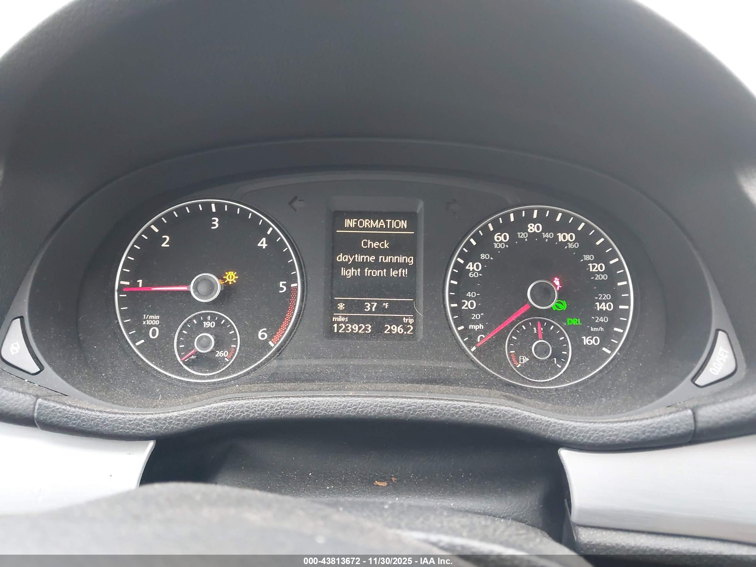VOLKSWAGEN PASSAT image 7