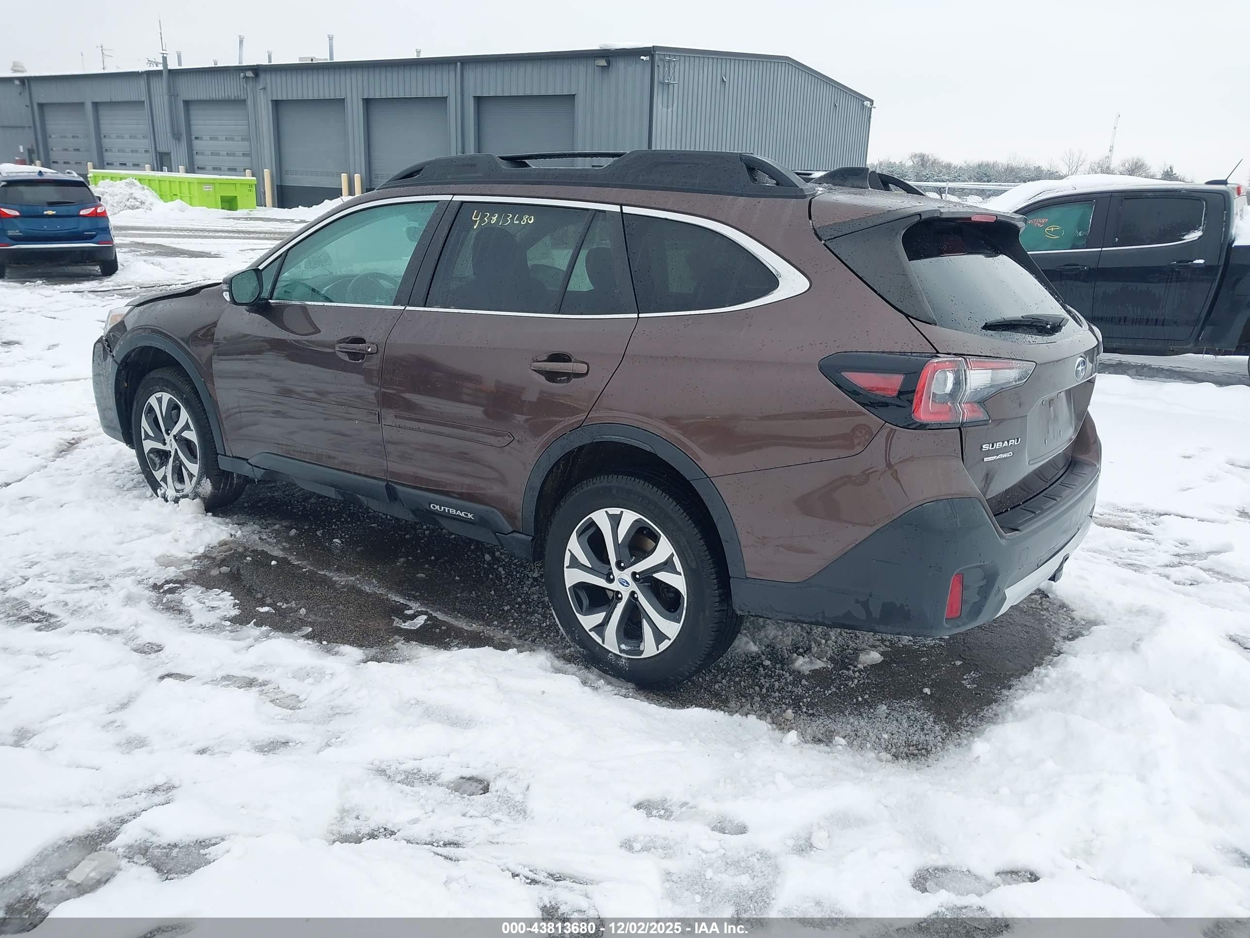 SUBARU OUTBACK image 3
