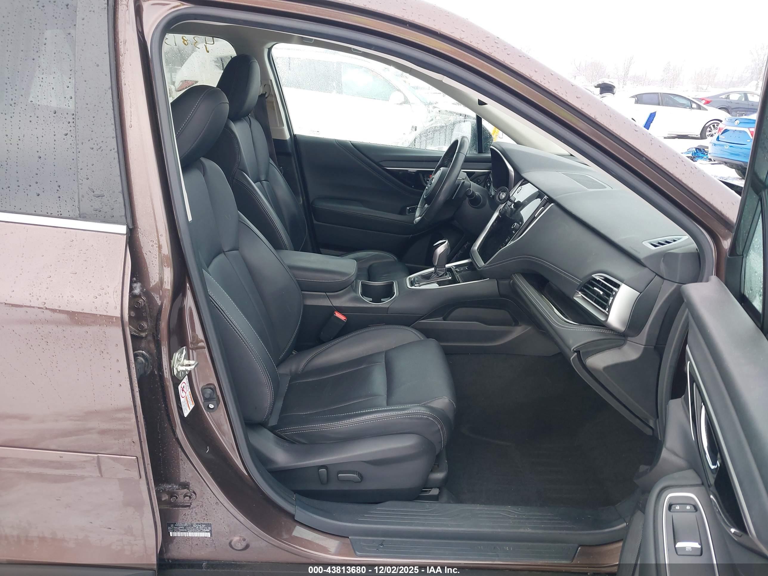 SUBARU OUTBACK image 5