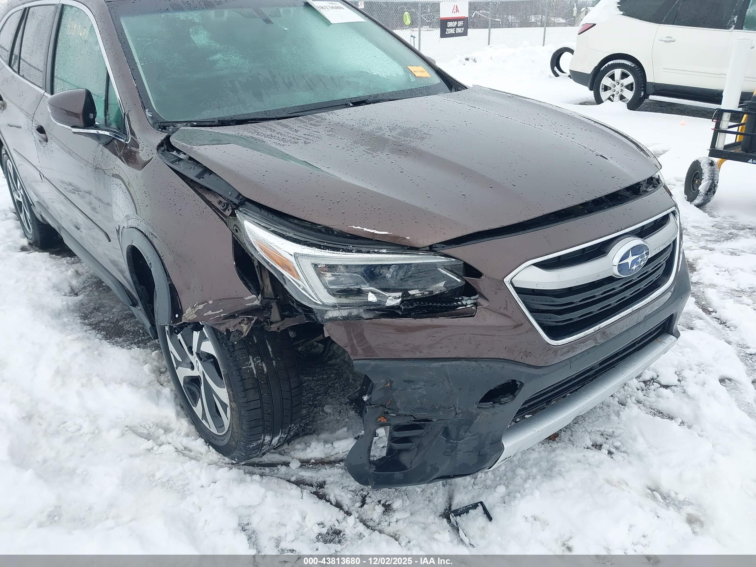 SUBARU OUTBACK image 6