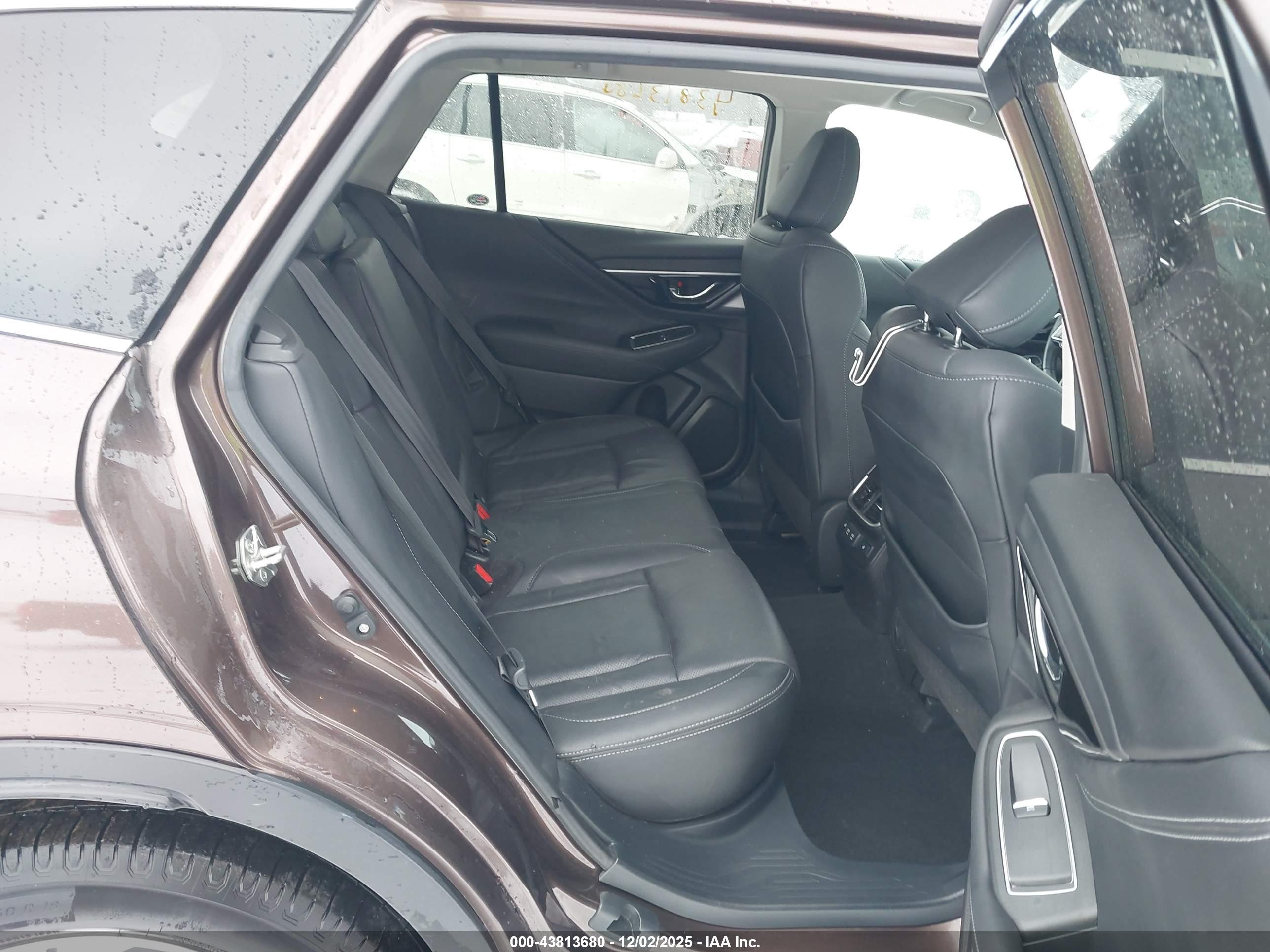 SUBARU OUTBACK image 8