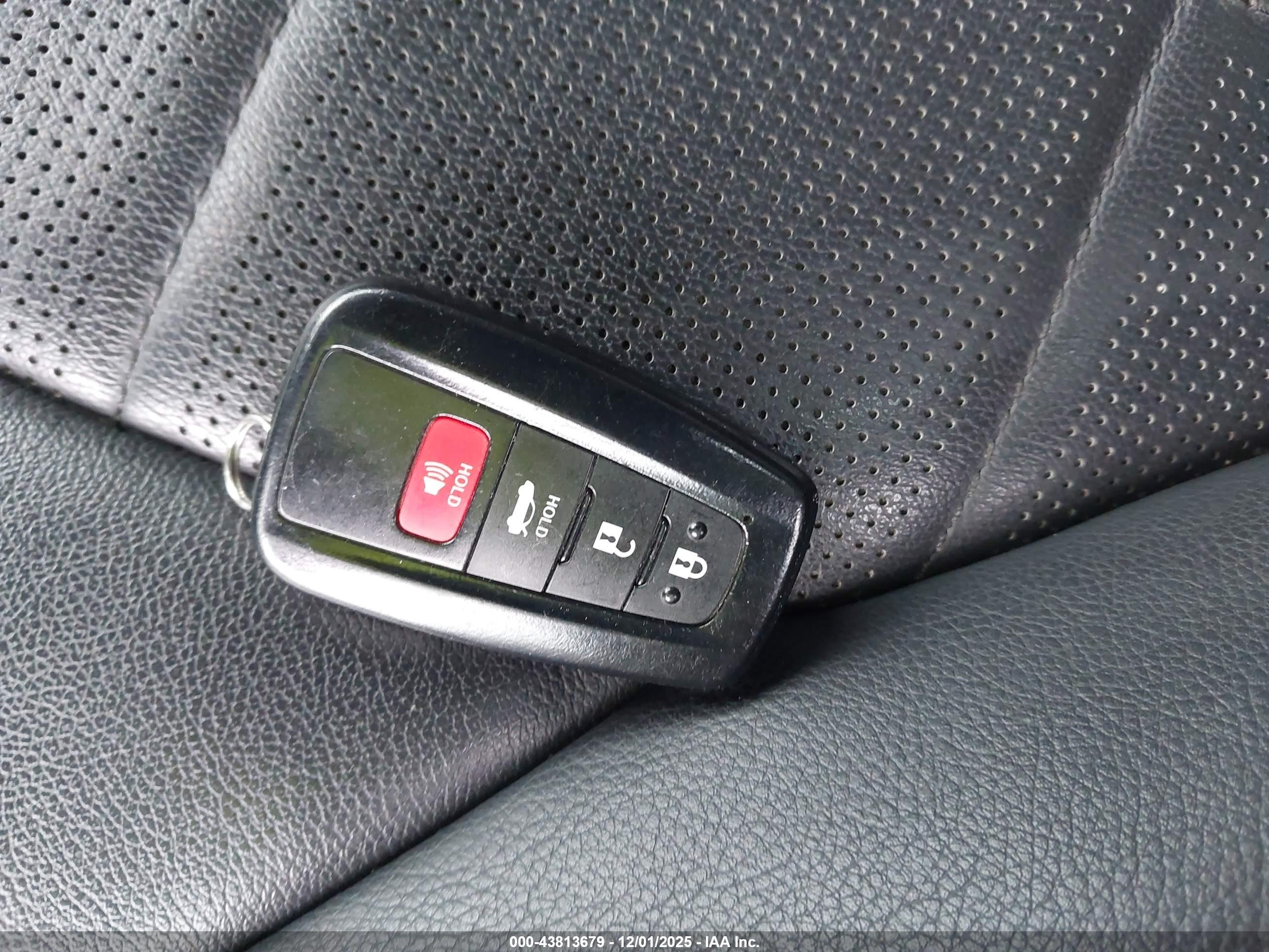 TOYOTA CAMRY image 11