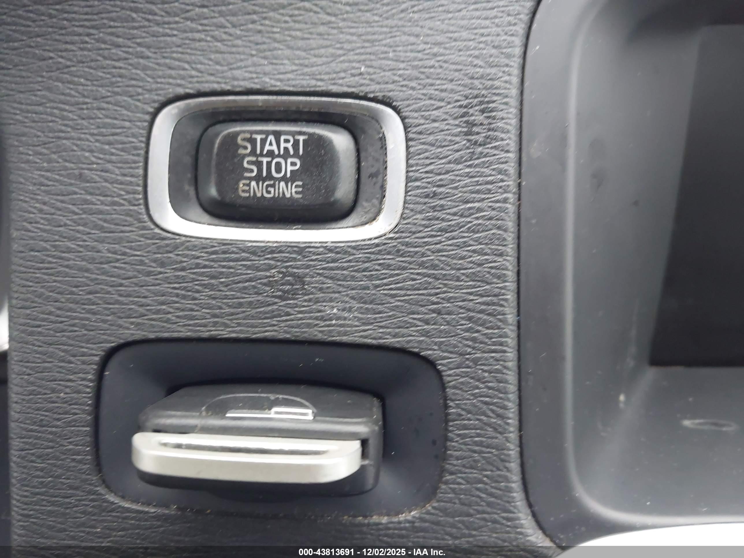VOLVO S60 image 11
