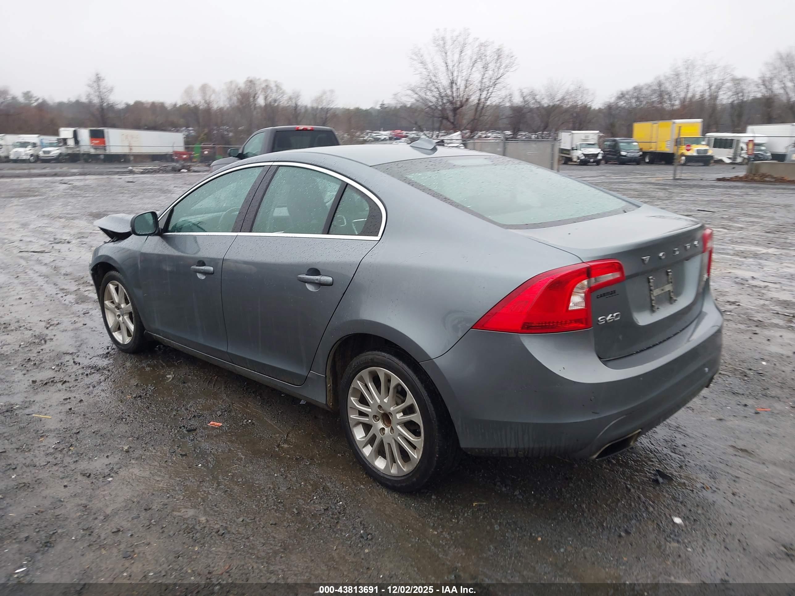 VOLVO S60 image 3