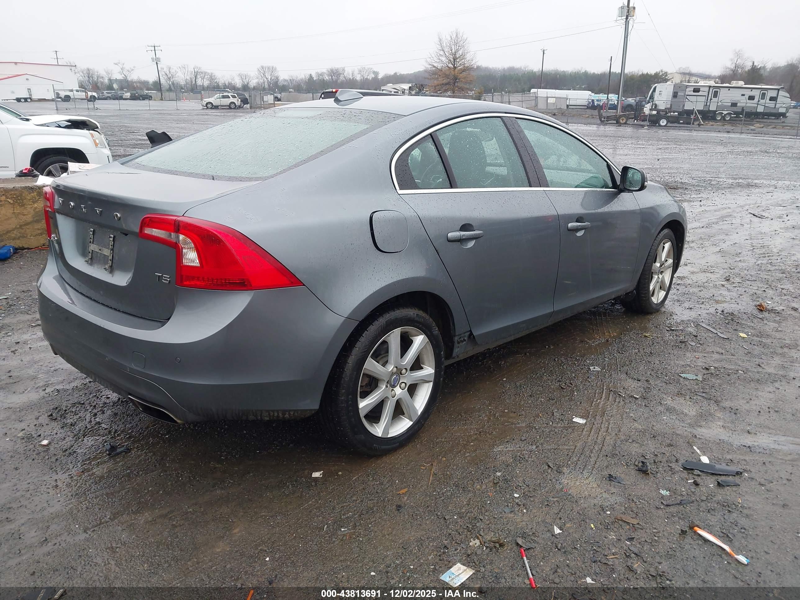 VOLVO S60 image 4
