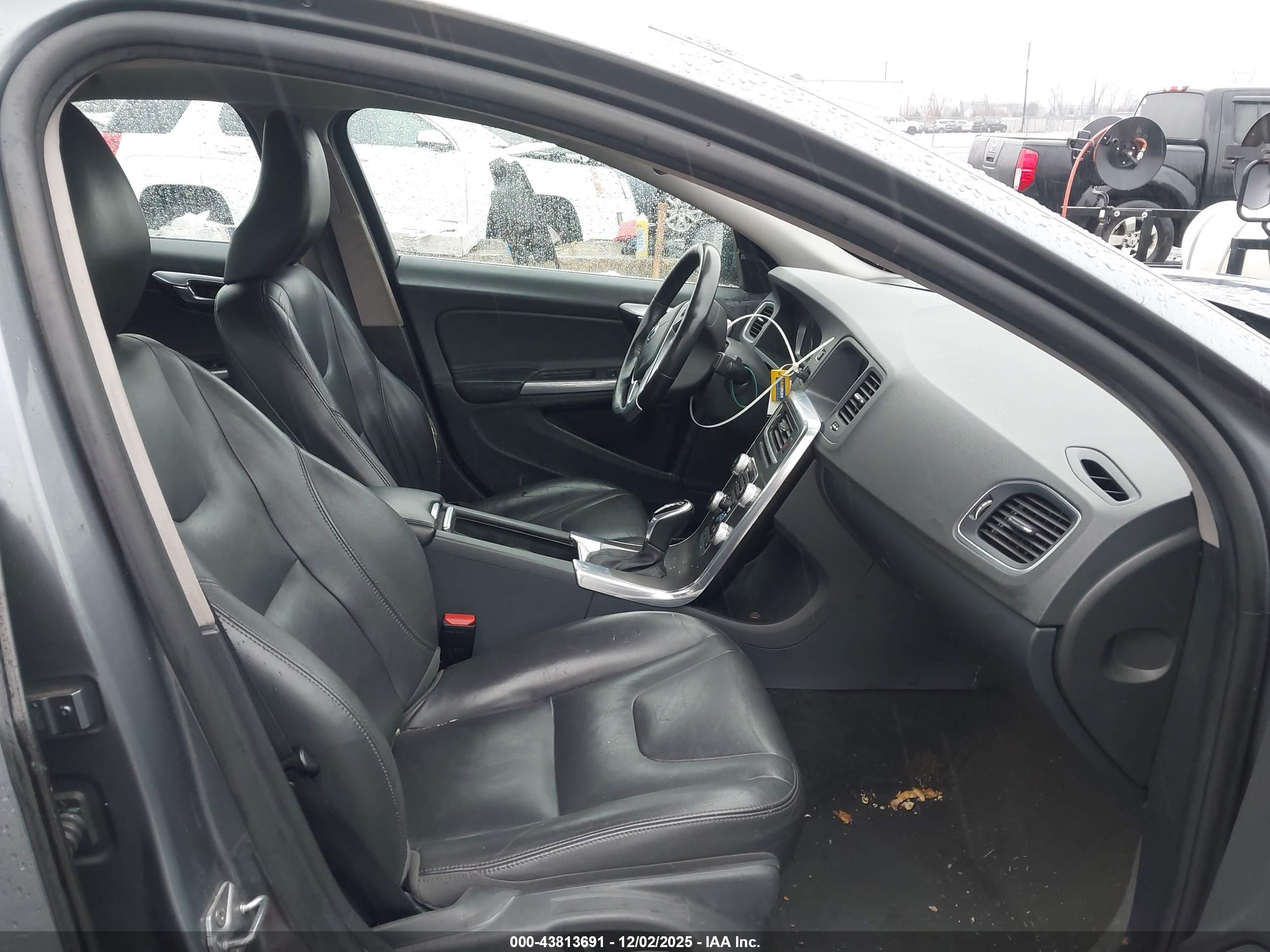 VOLVO S60 image 5