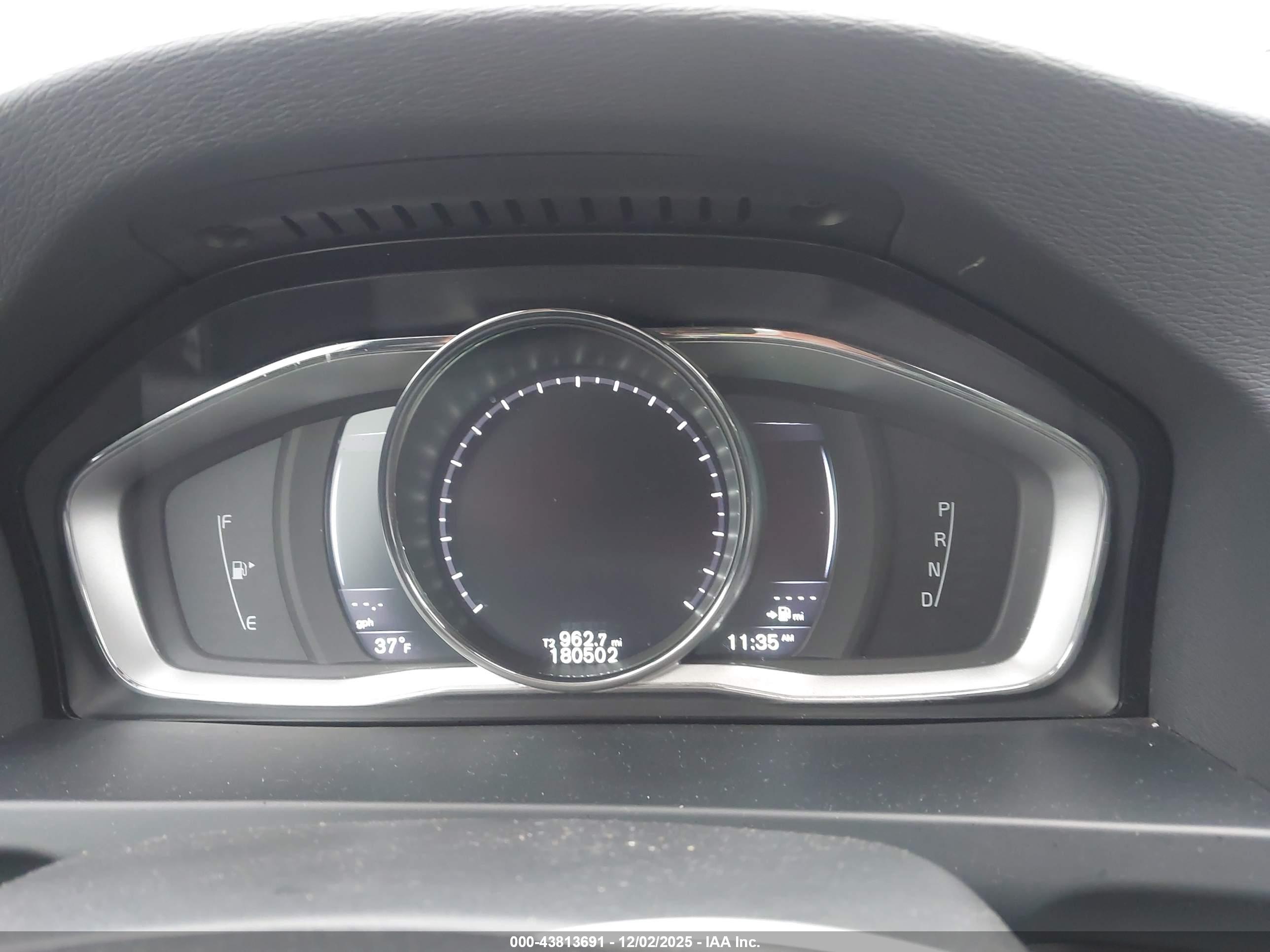 VOLVO S60 image 7