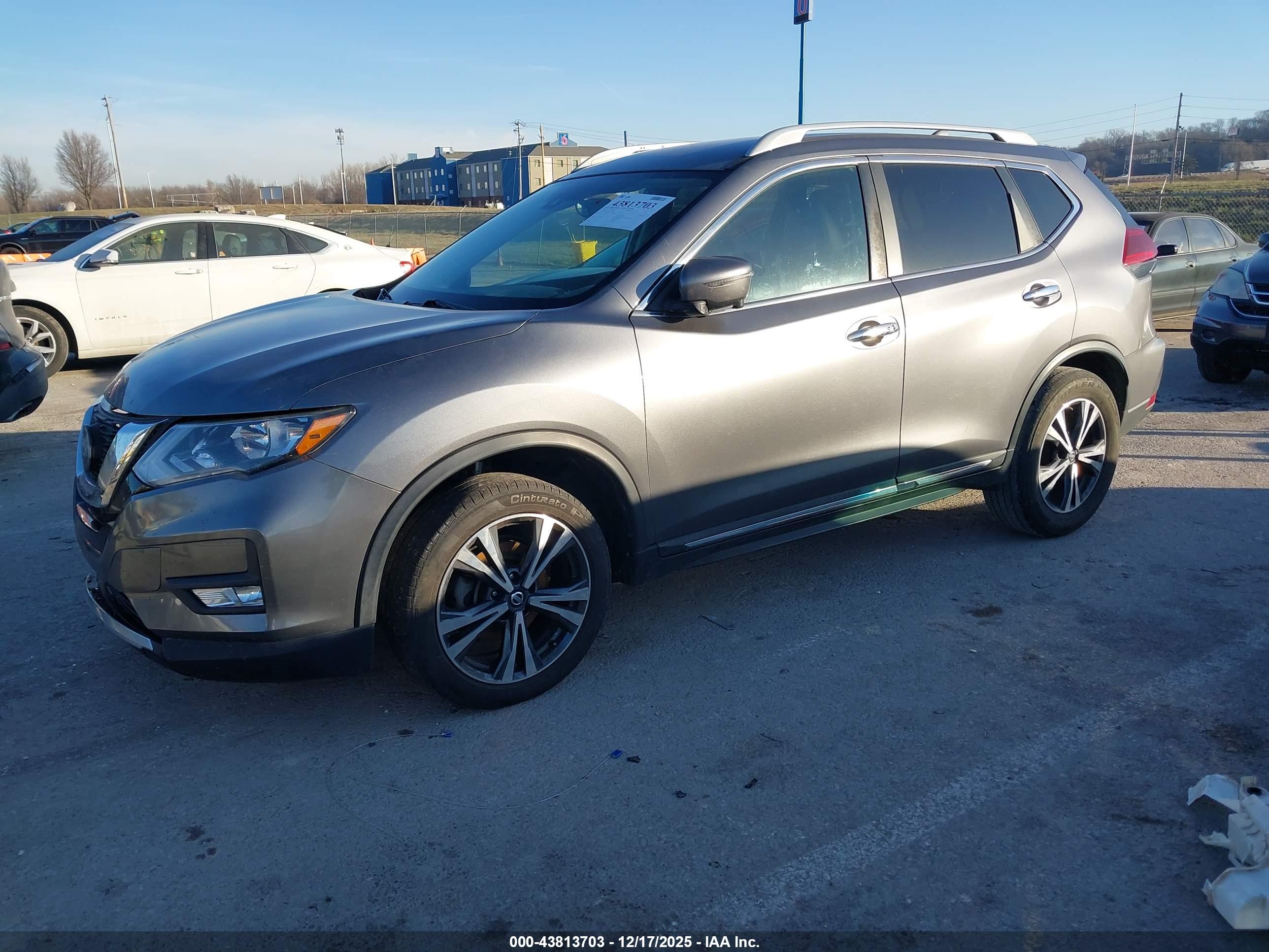 NISSAN ROGUE image 2