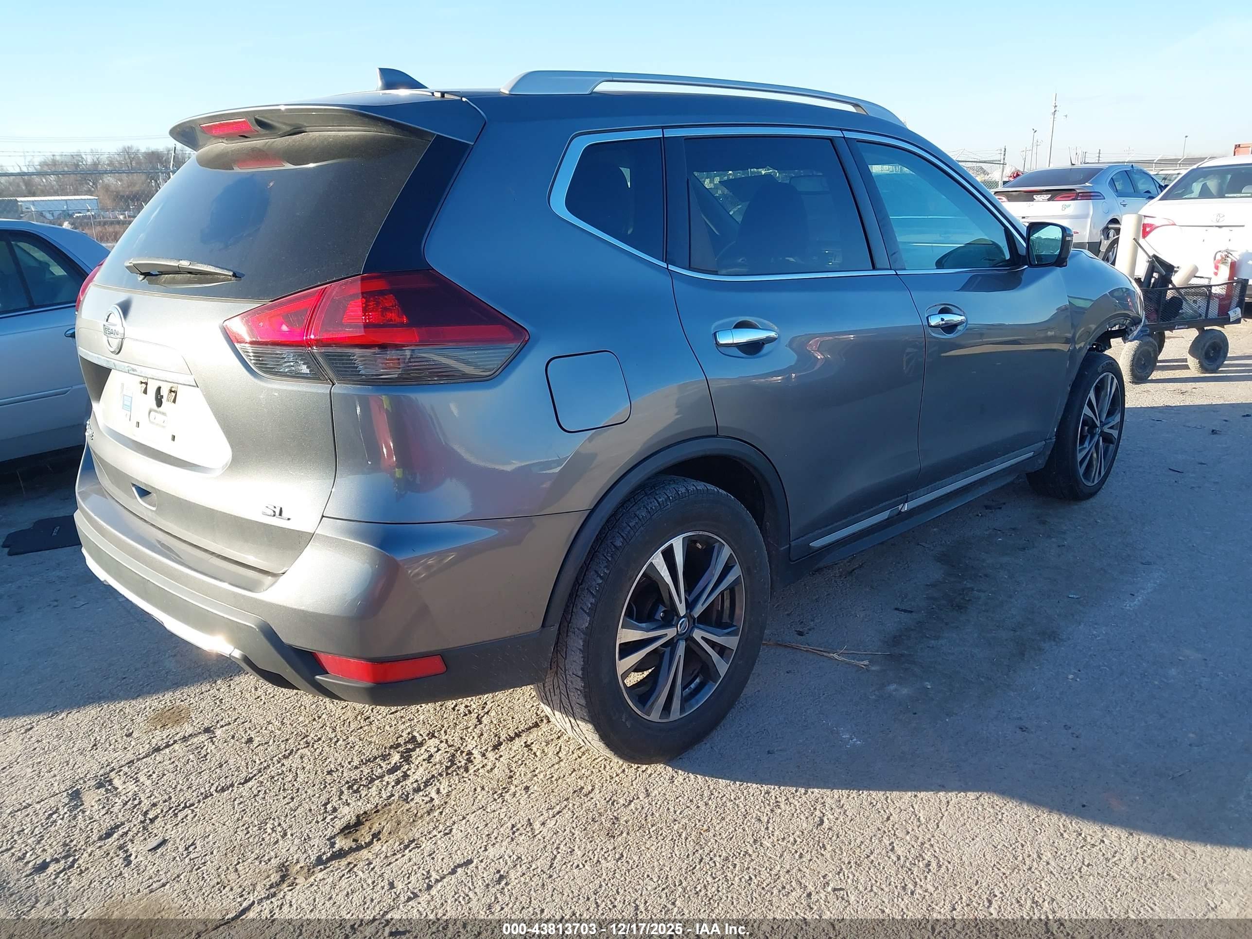 NISSAN ROGUE image 4