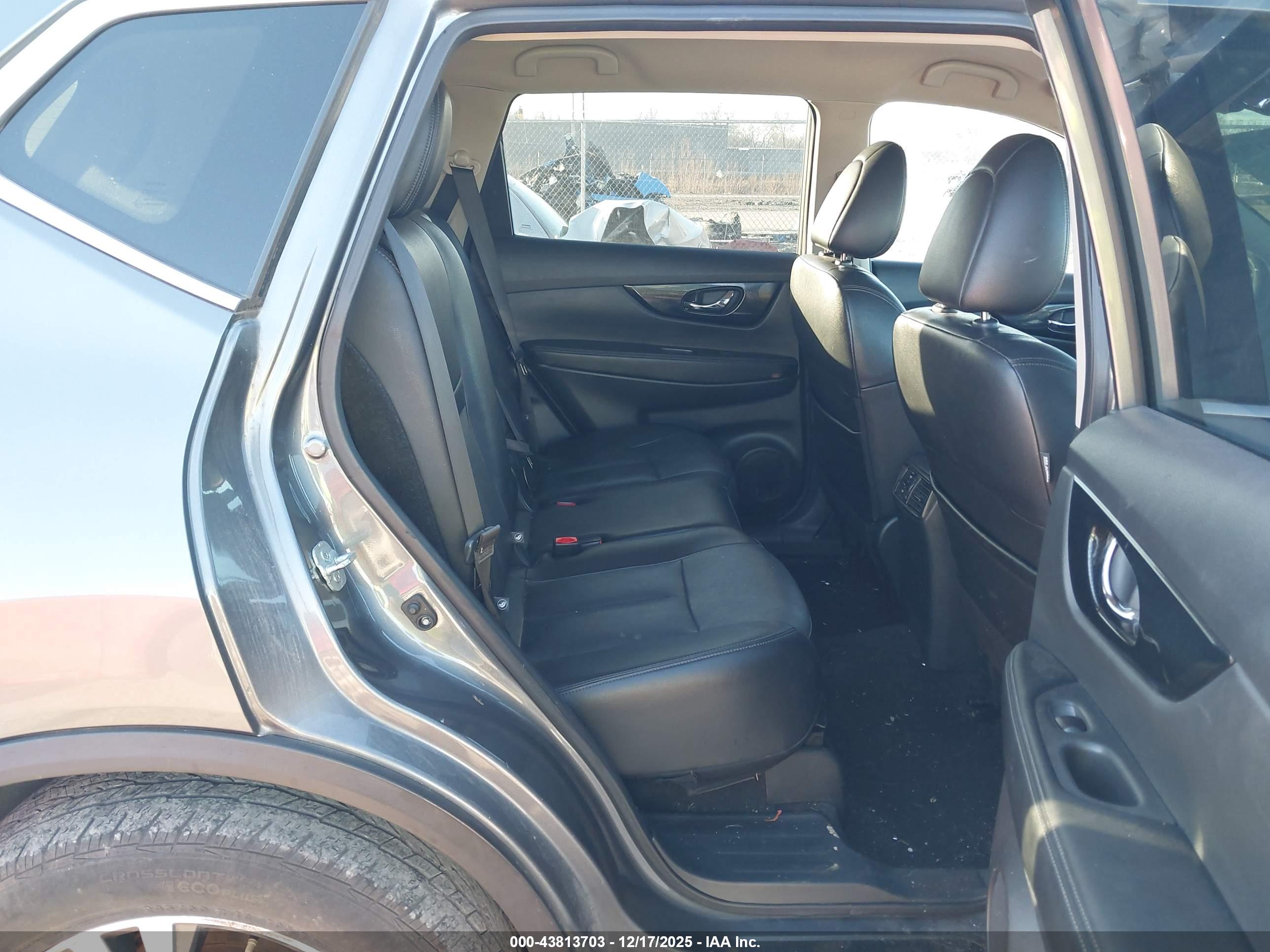 NISSAN ROGUE image 8