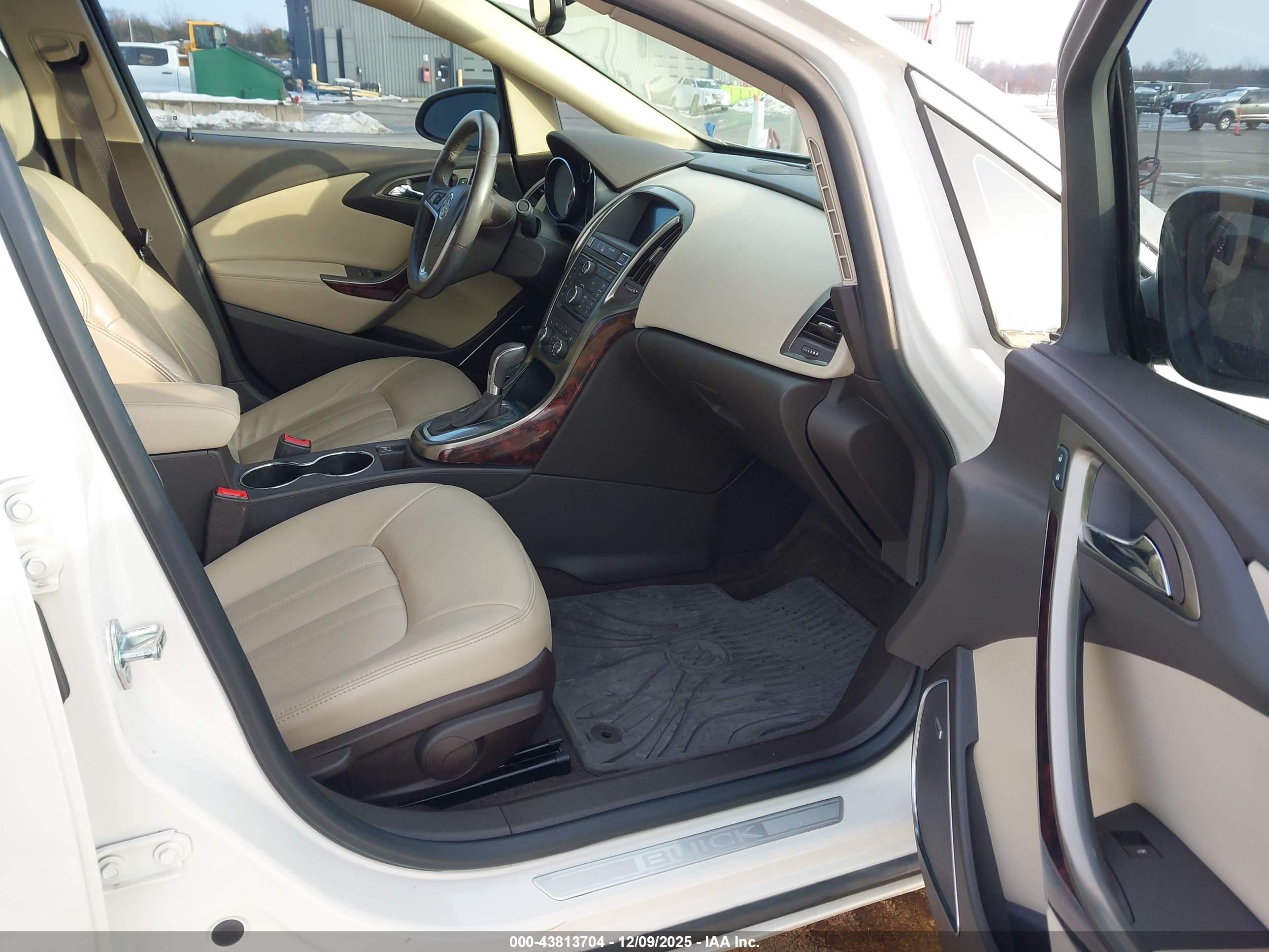 BUICK VERANO image 5