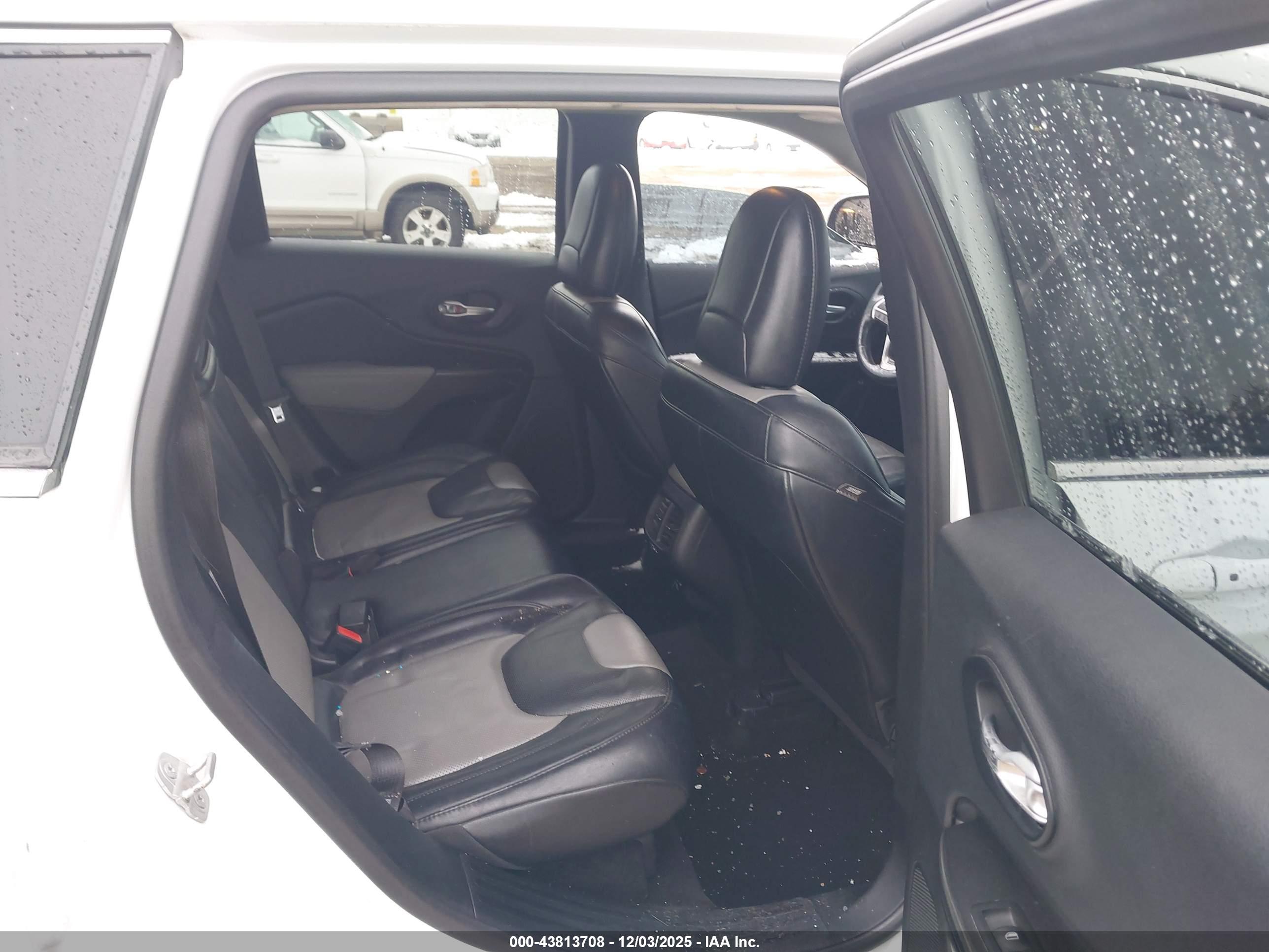JEEP CHEROKEE image 8