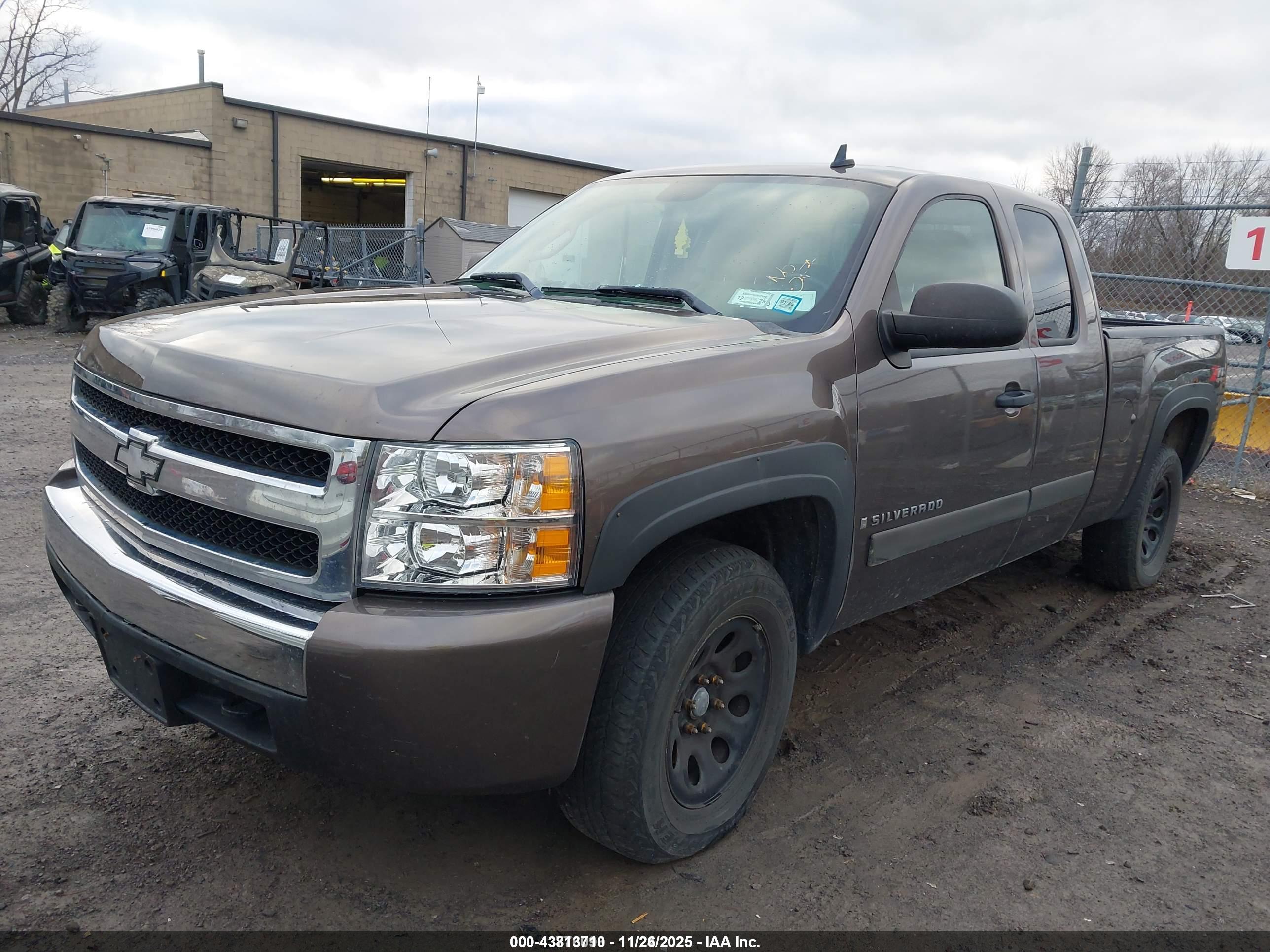 CHEVROLET SILVERADO image 2