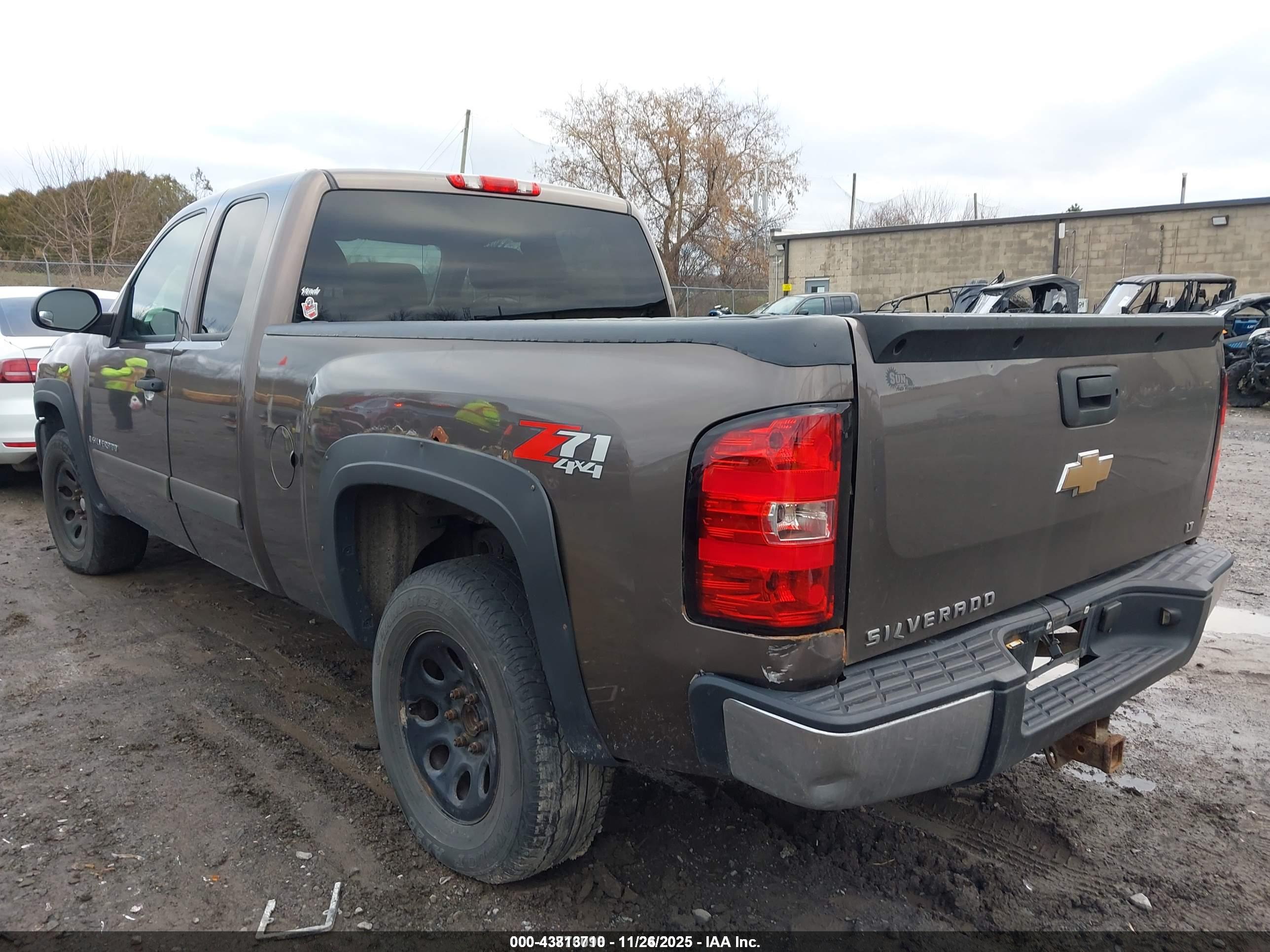 CHEVROLET SILVERADO image 3
