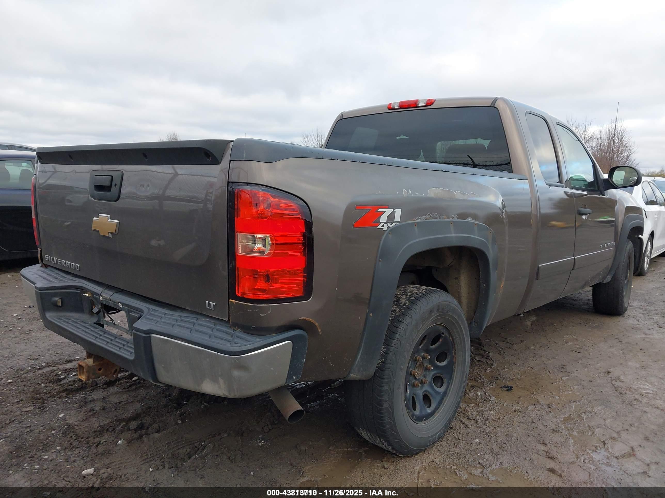 CHEVROLET SILVERADO image 4